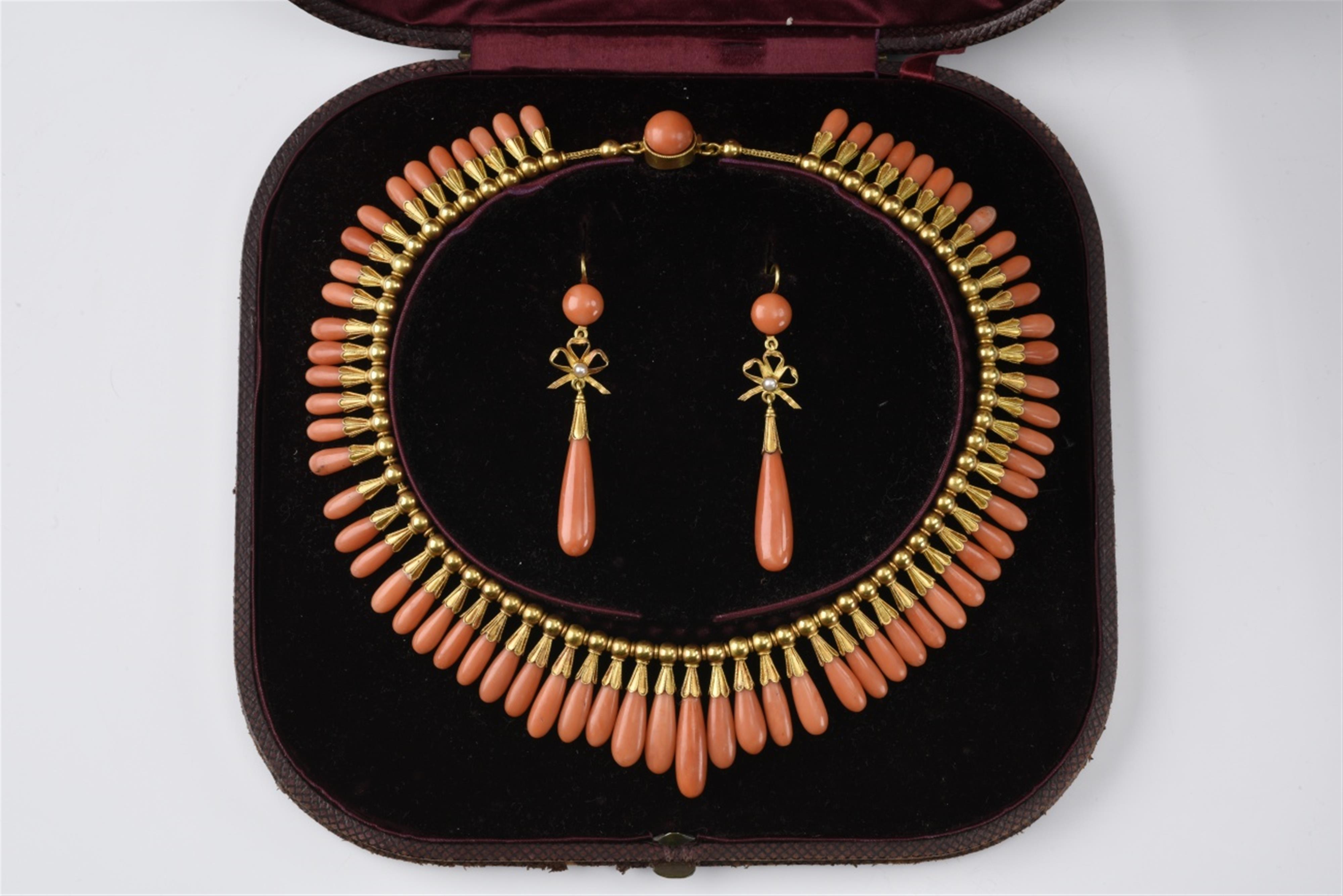 An 18k gold demi-parure in the Etruscan taste - image-4