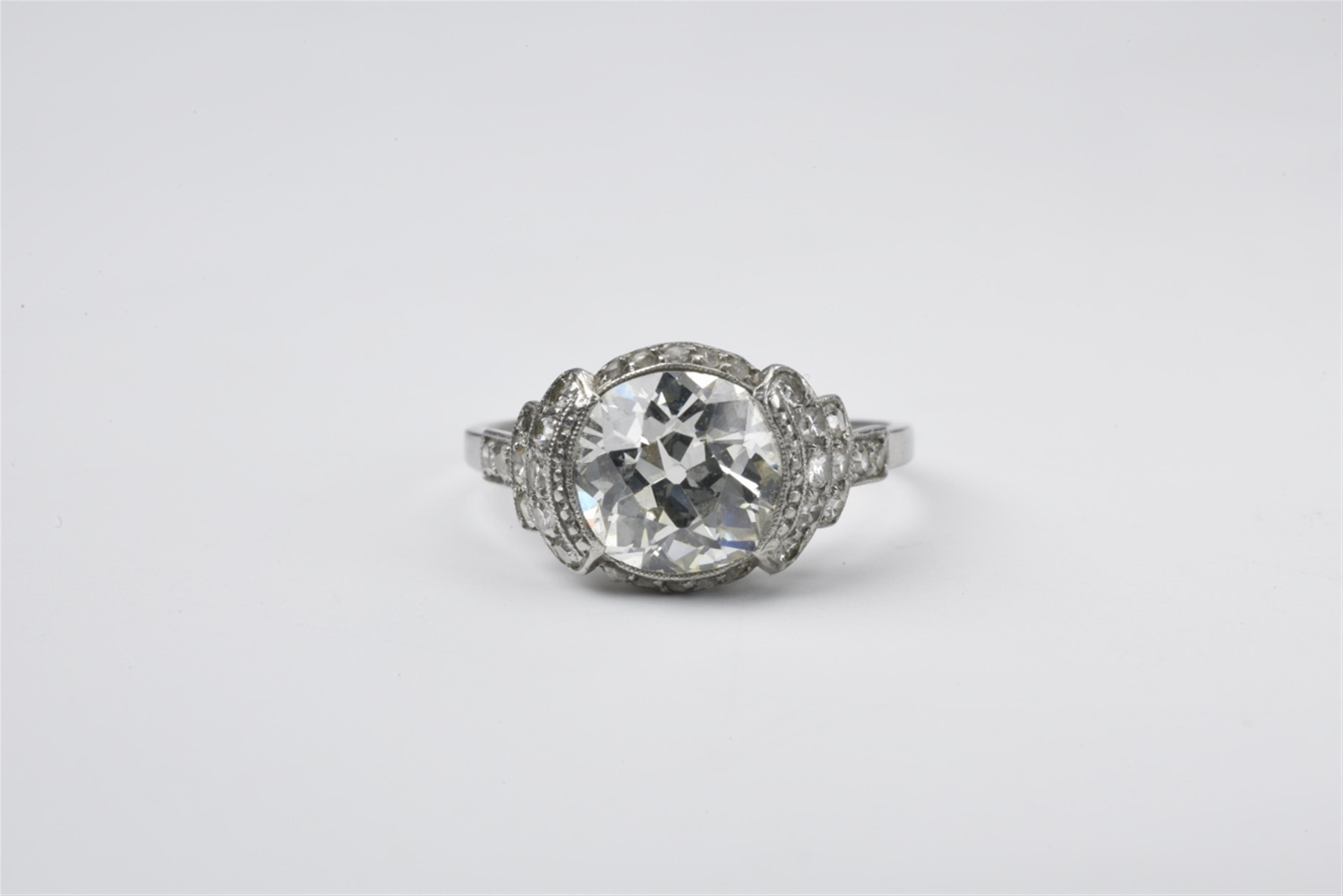 An Art Deco platinum diamond solitaire ring - image-1