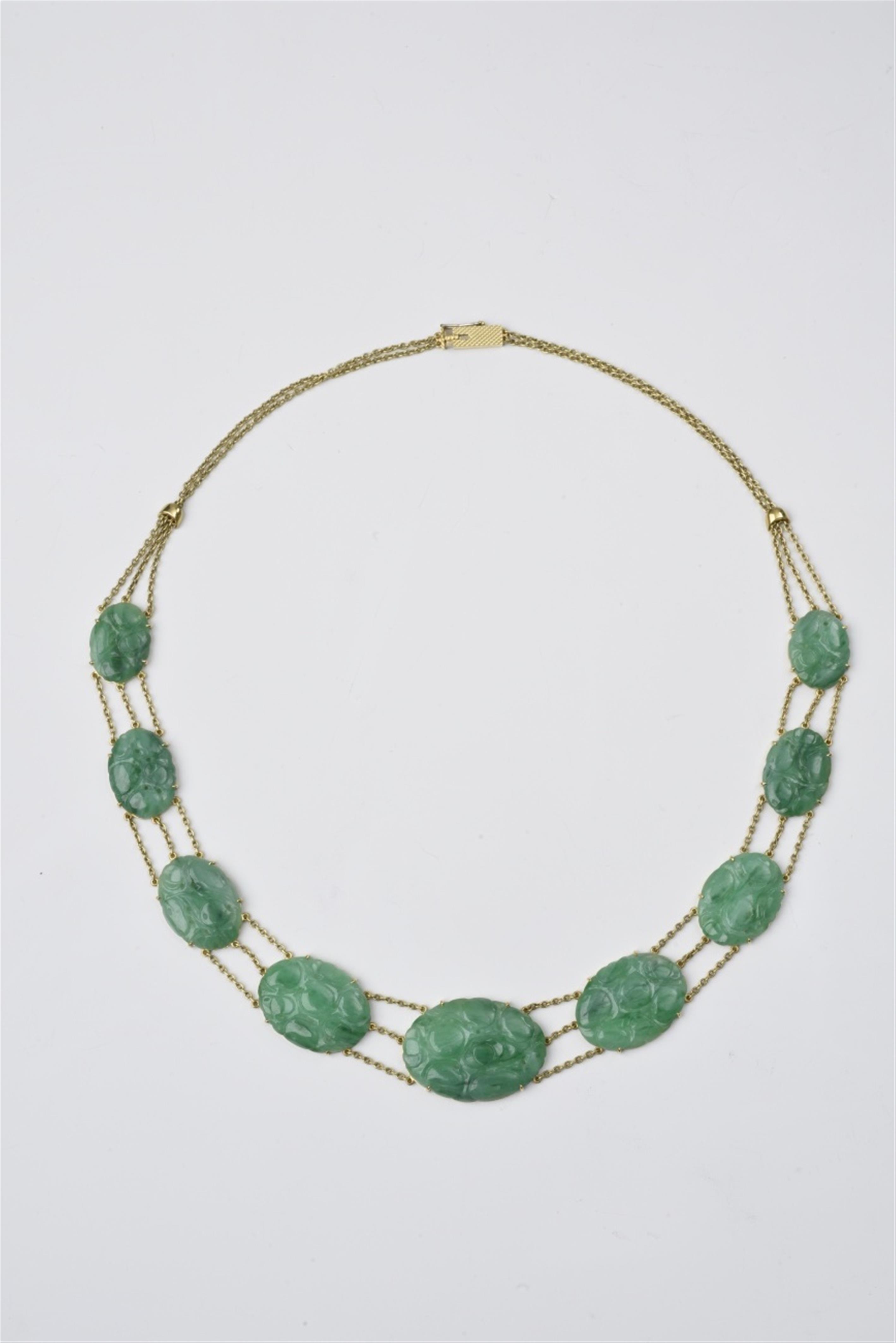 Collier mit geschnitzter Jade - image-1