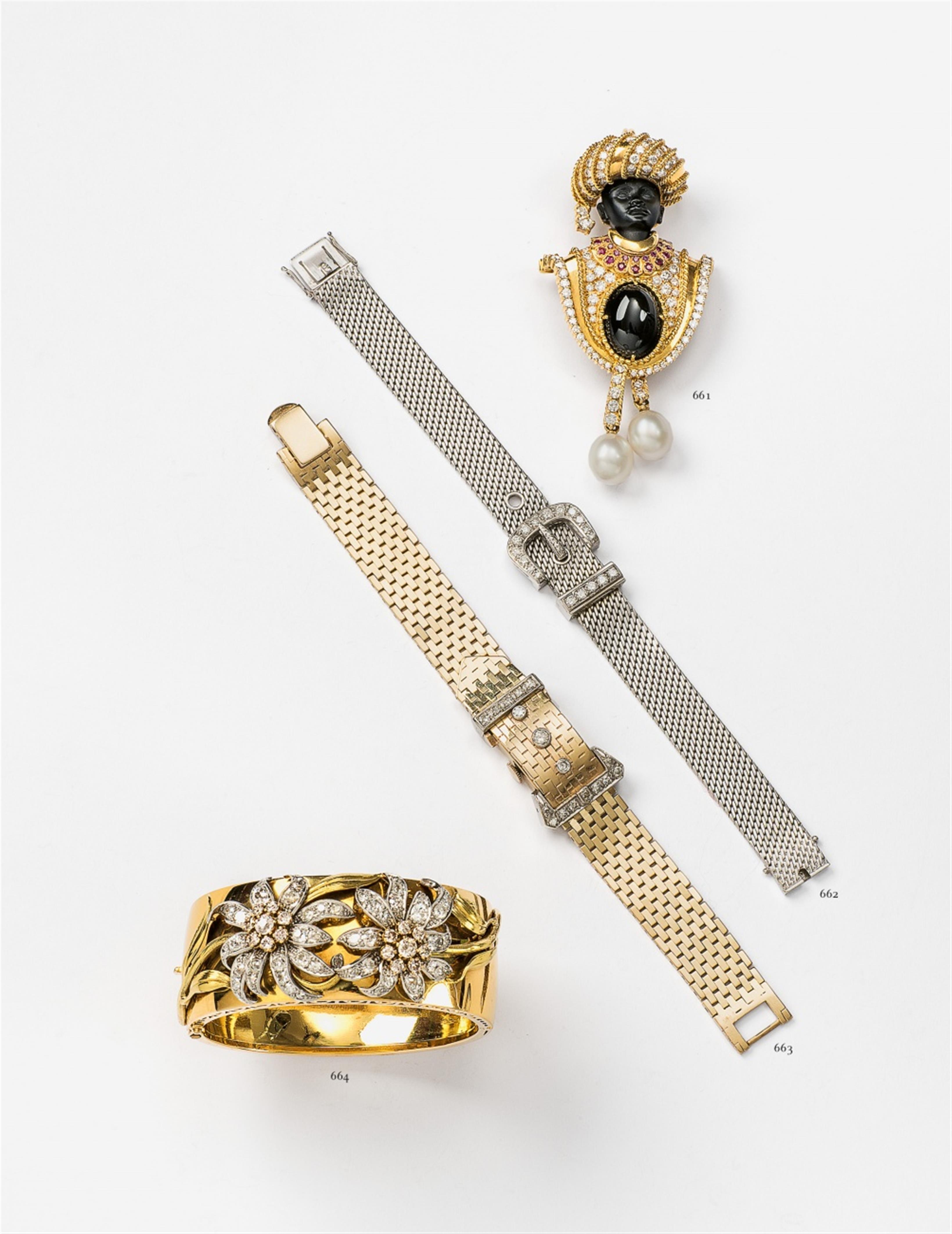 An 18k white gold bracelet with a belt buckle motif - image-2
