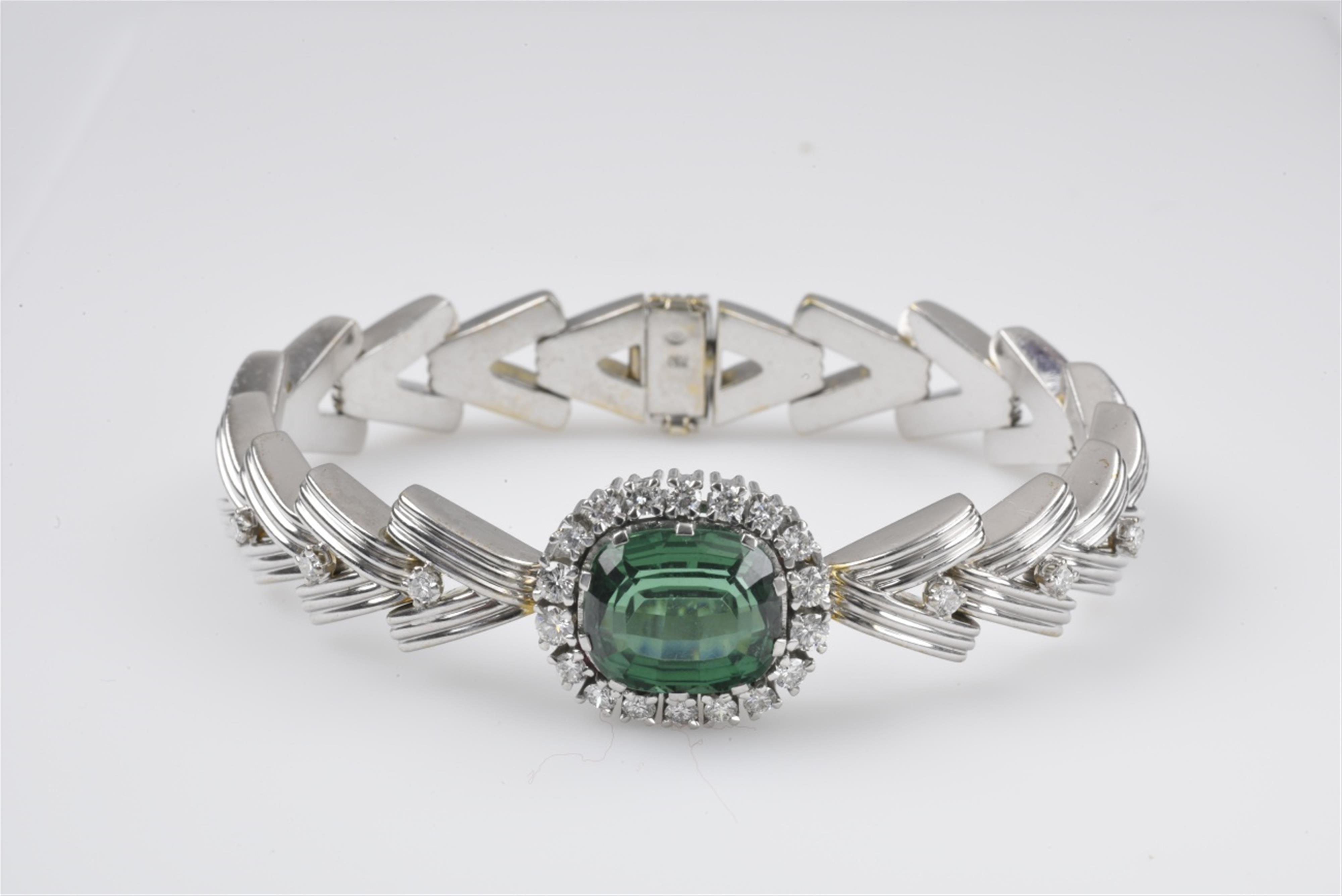 An 18k white gold and green tourmaline bracelet - image-1