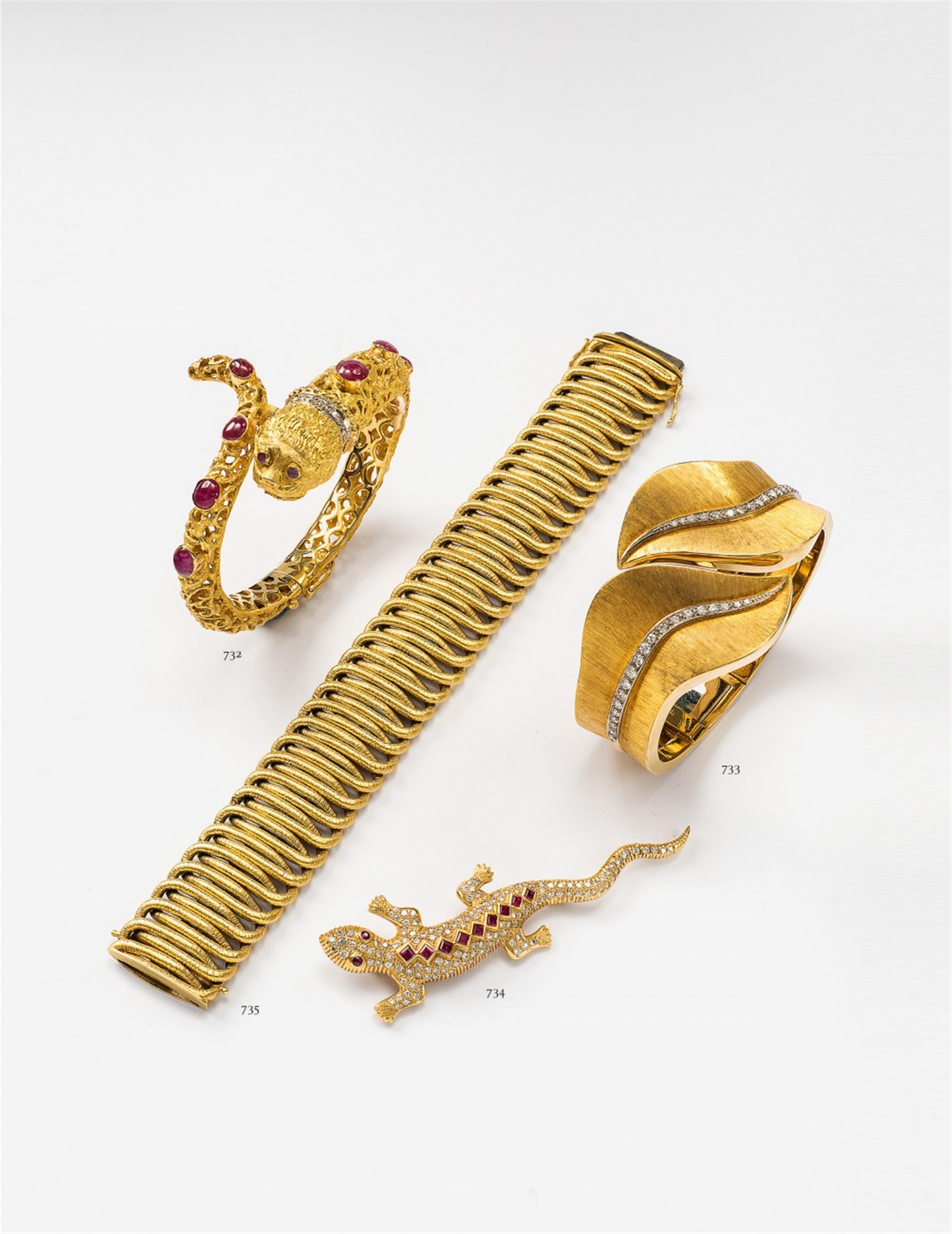 An 18k gold salamander brooch - image-2