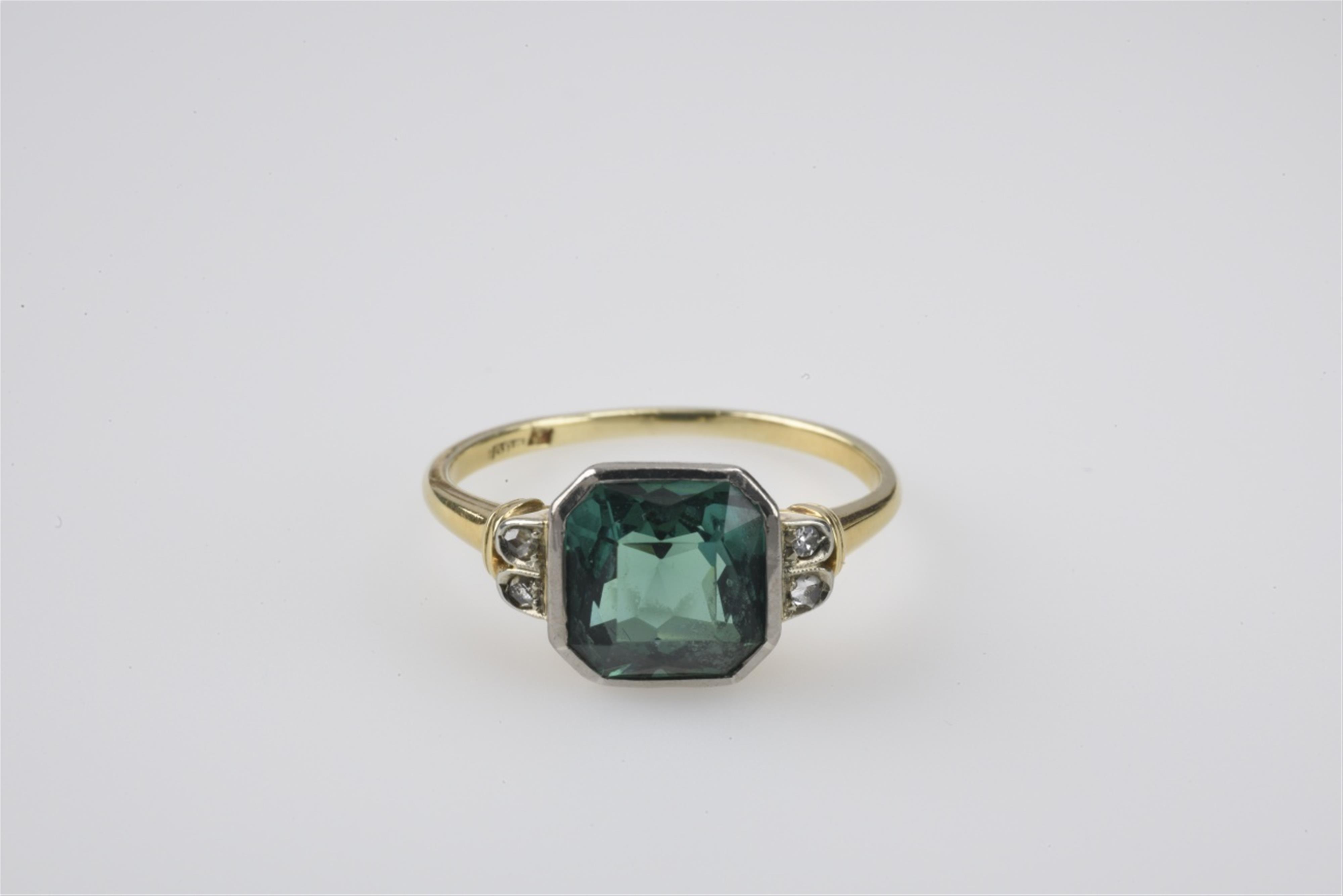 A 14k gold and green tourmaline ring - image-1