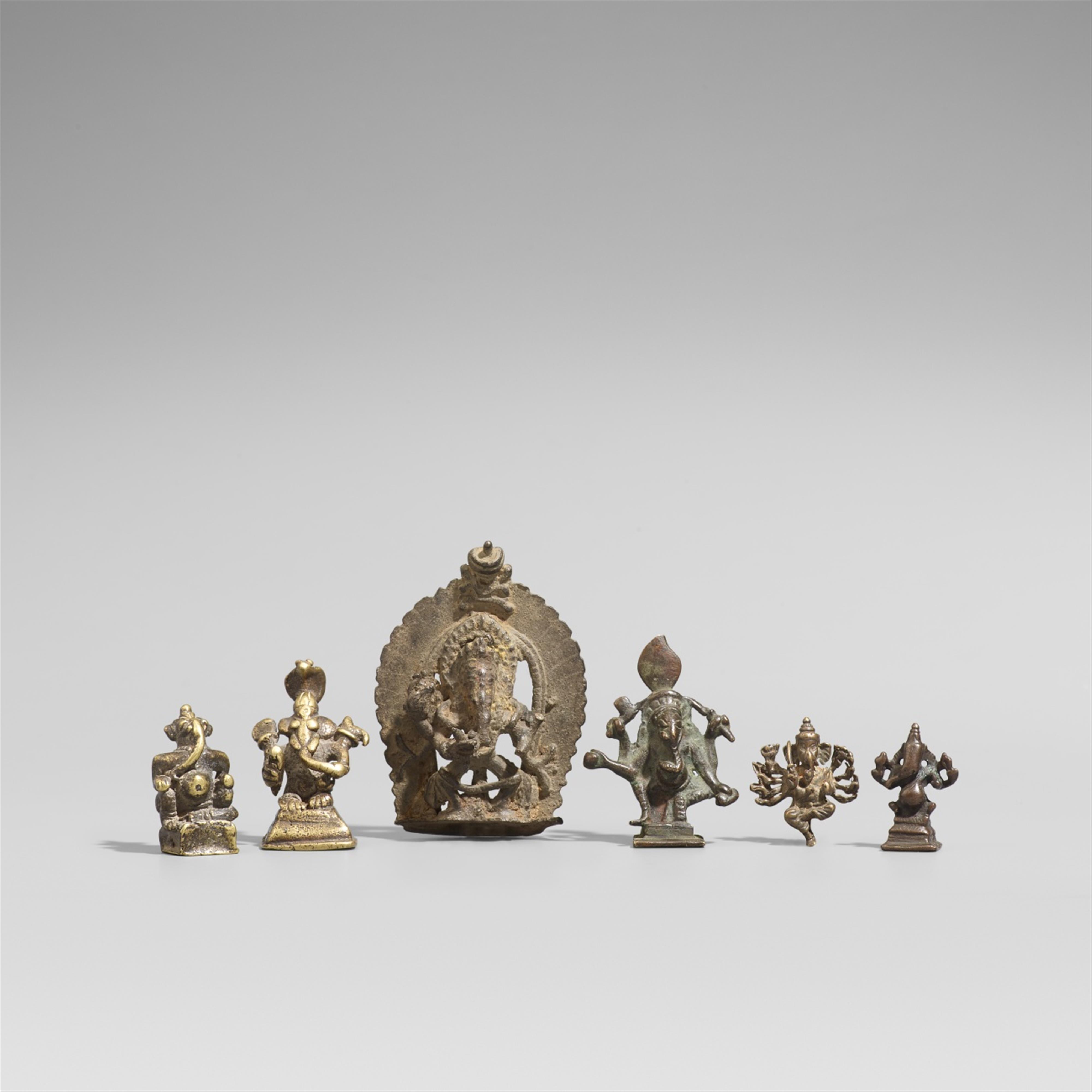 Six copper alloy folk and other bronze figures of Ganesha. 16th/19th century - image-1