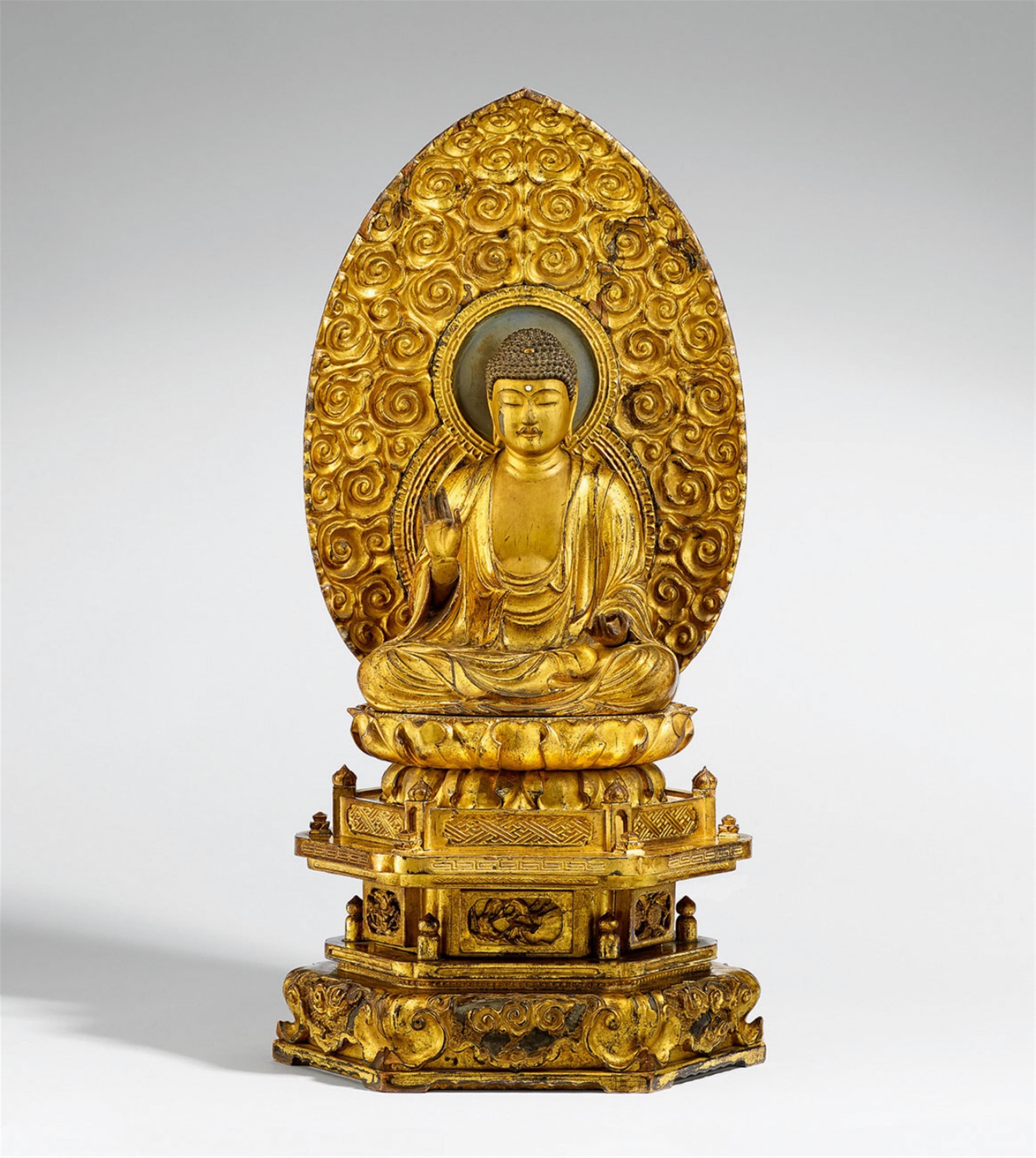 Buddha Amida Nyorai. Holz, über Schwarzlack vergoldet. 18./19. Jh. - image-1
