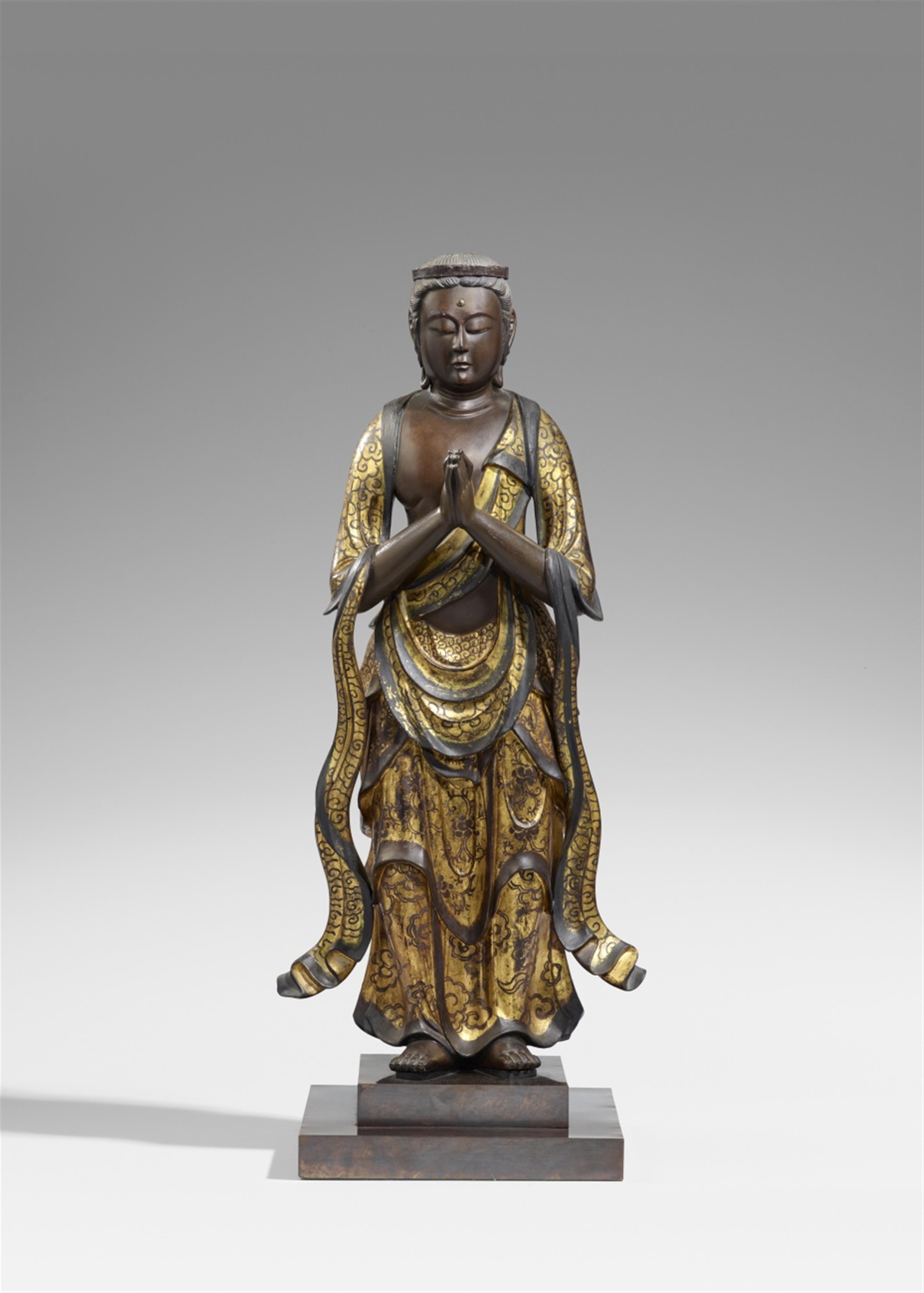 A gilt and lacquered wood figure of Seishi Bosatsu. Late Edo period - image-1