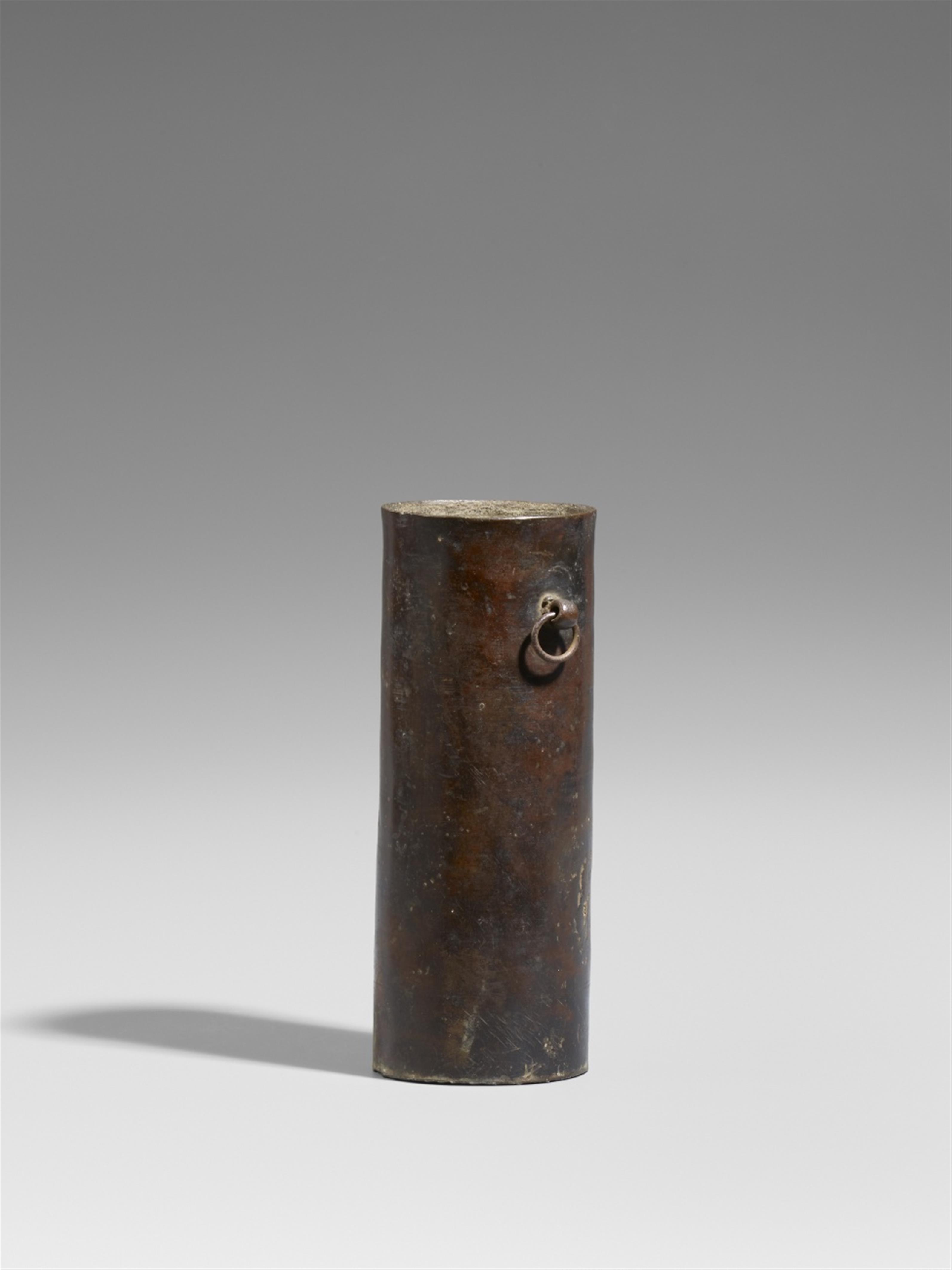 A tubular bronze vase. 15th/16th century - image-1