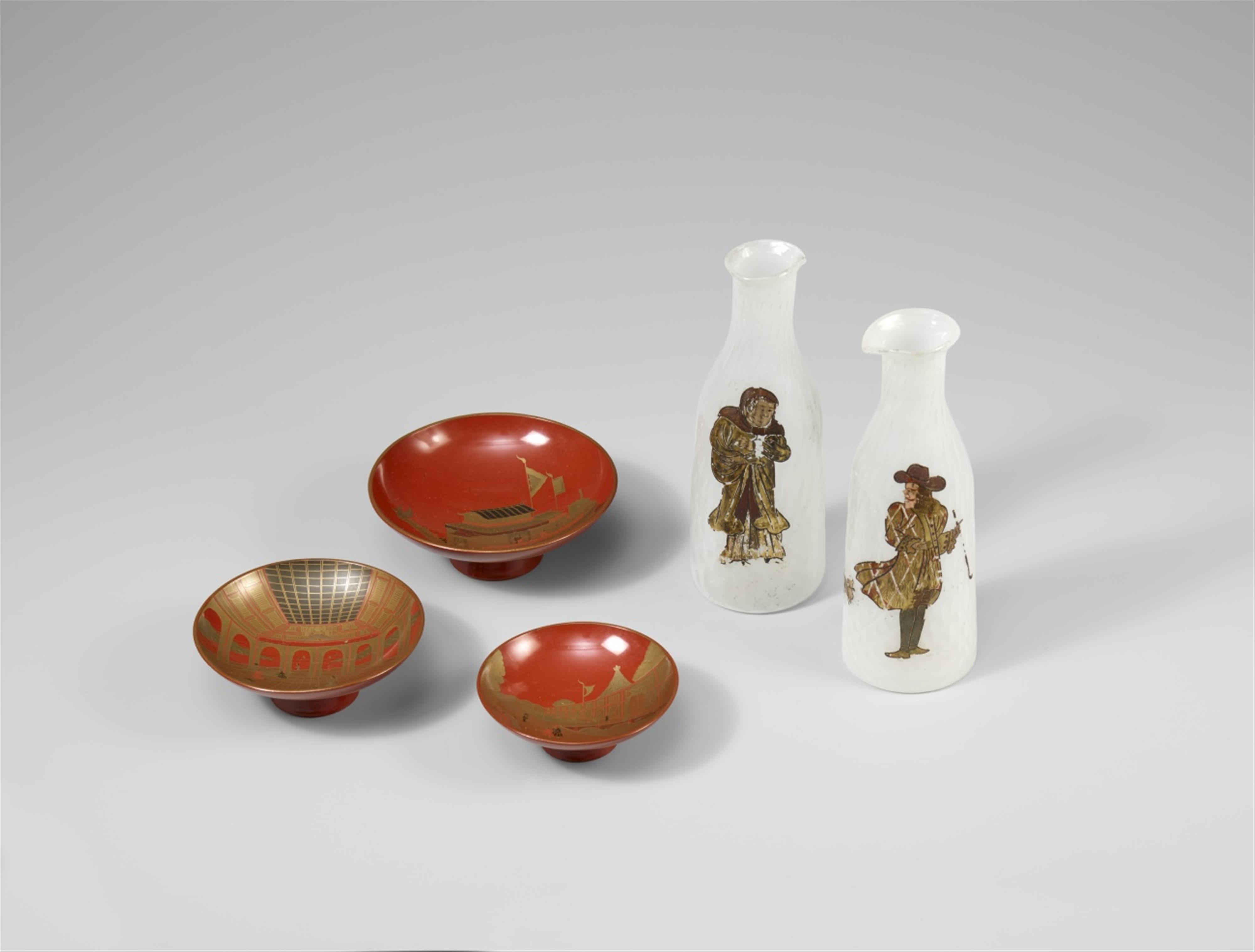 A set of three sakazuki and two glass tokkuri. 19th century - image-1