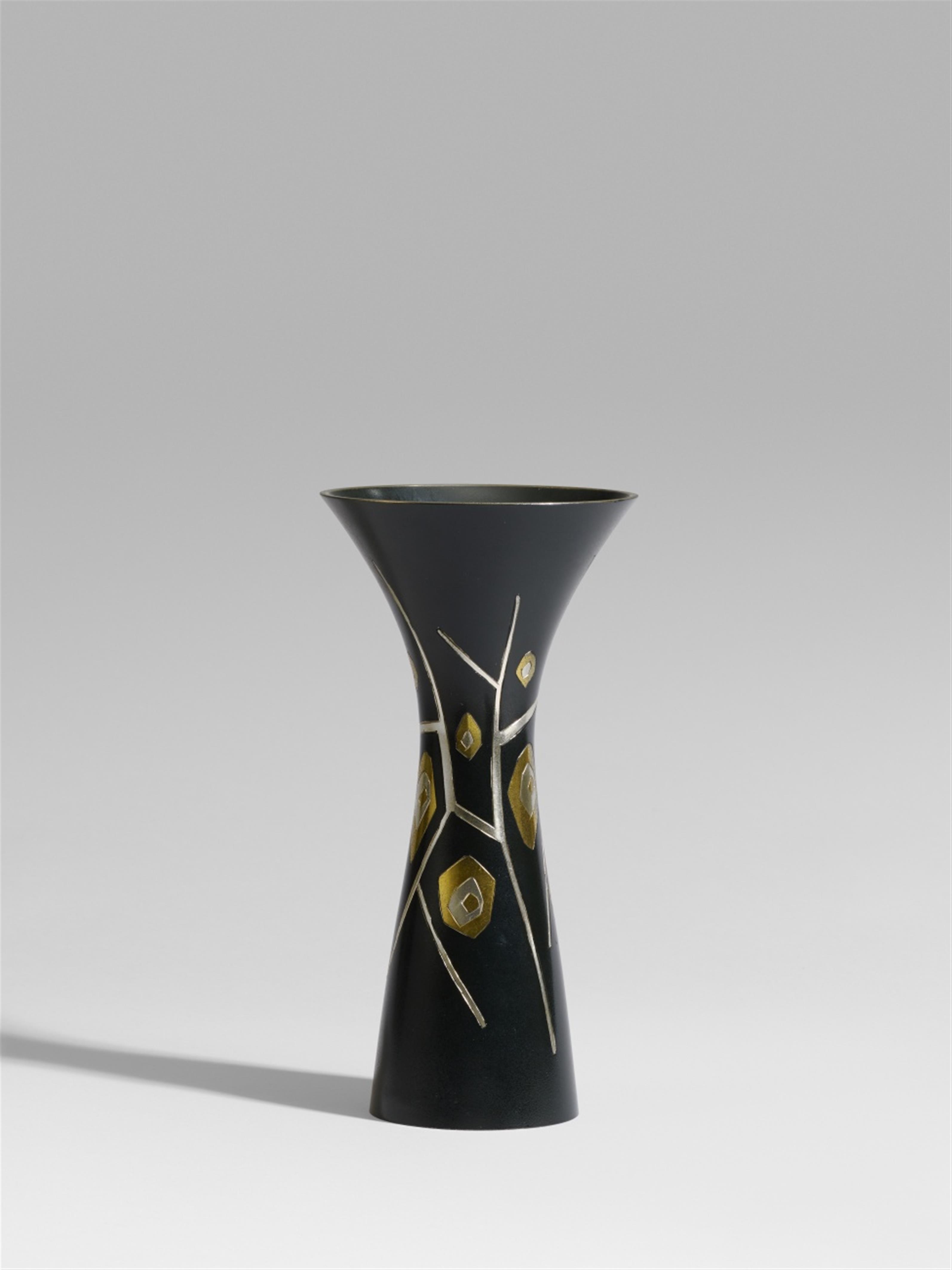 Vase. Bronze. Mitte 20. Jh. - image-1