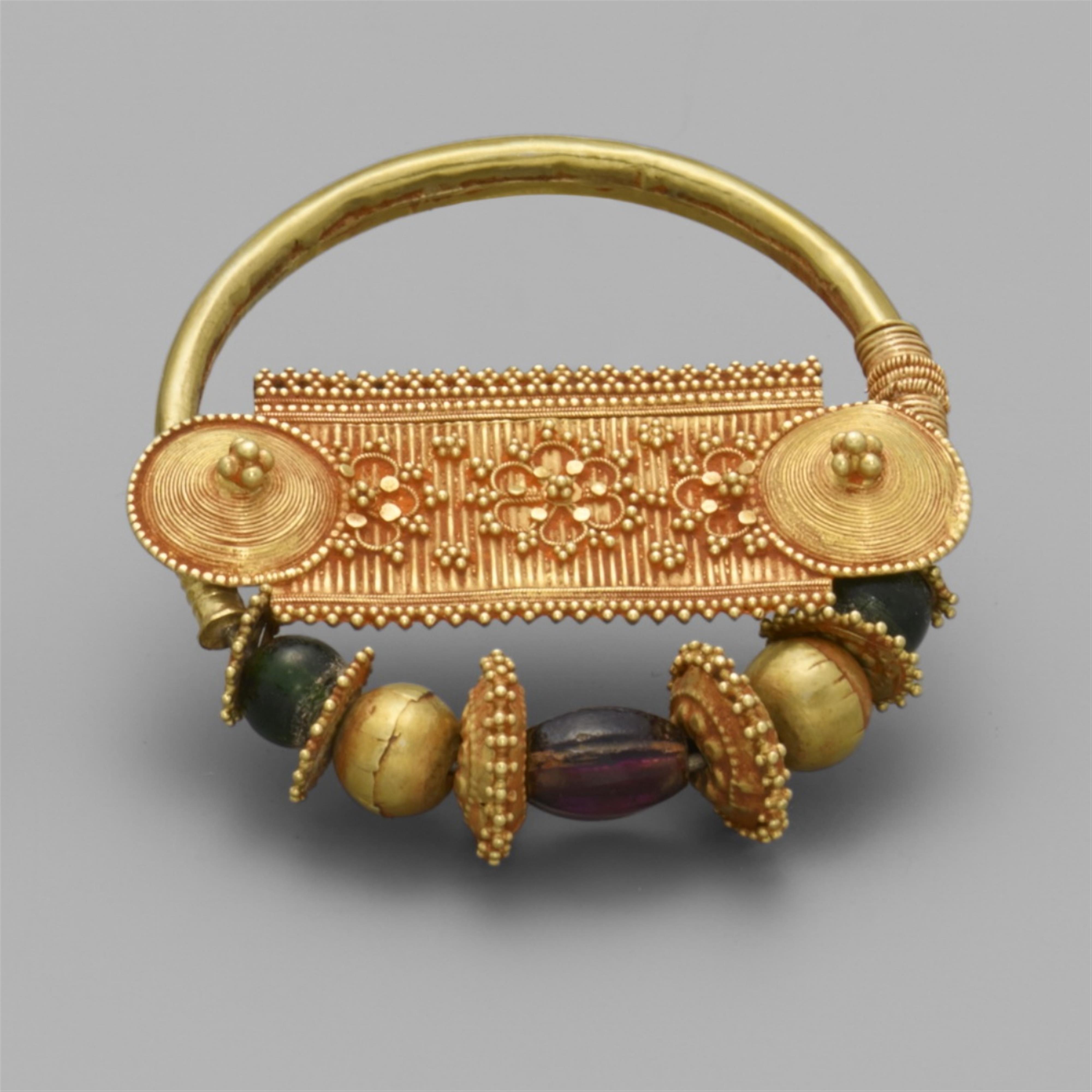 A Gujarati granulated-gold nosering (nathadi). 20th century - image-1