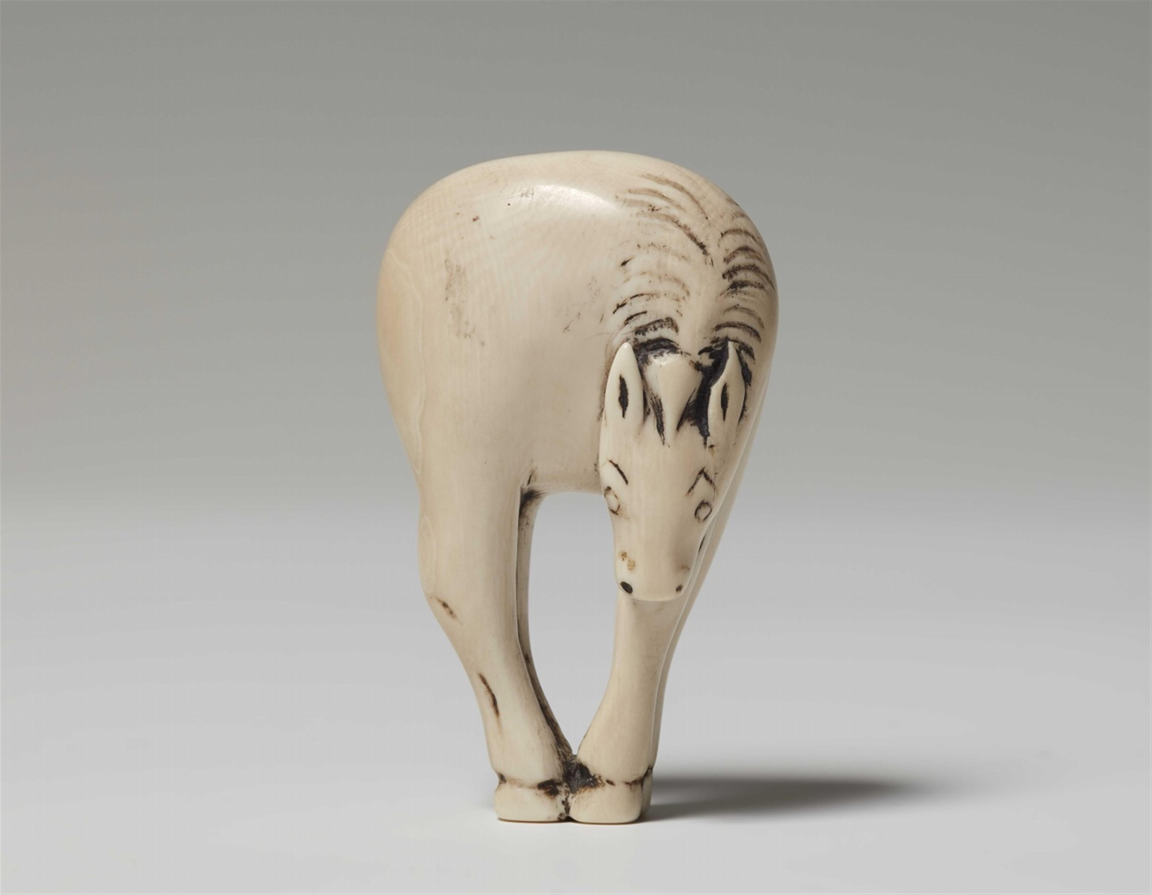 Zwei Netsuke. Elfenbein. Spätes 20. Jh. - image-2