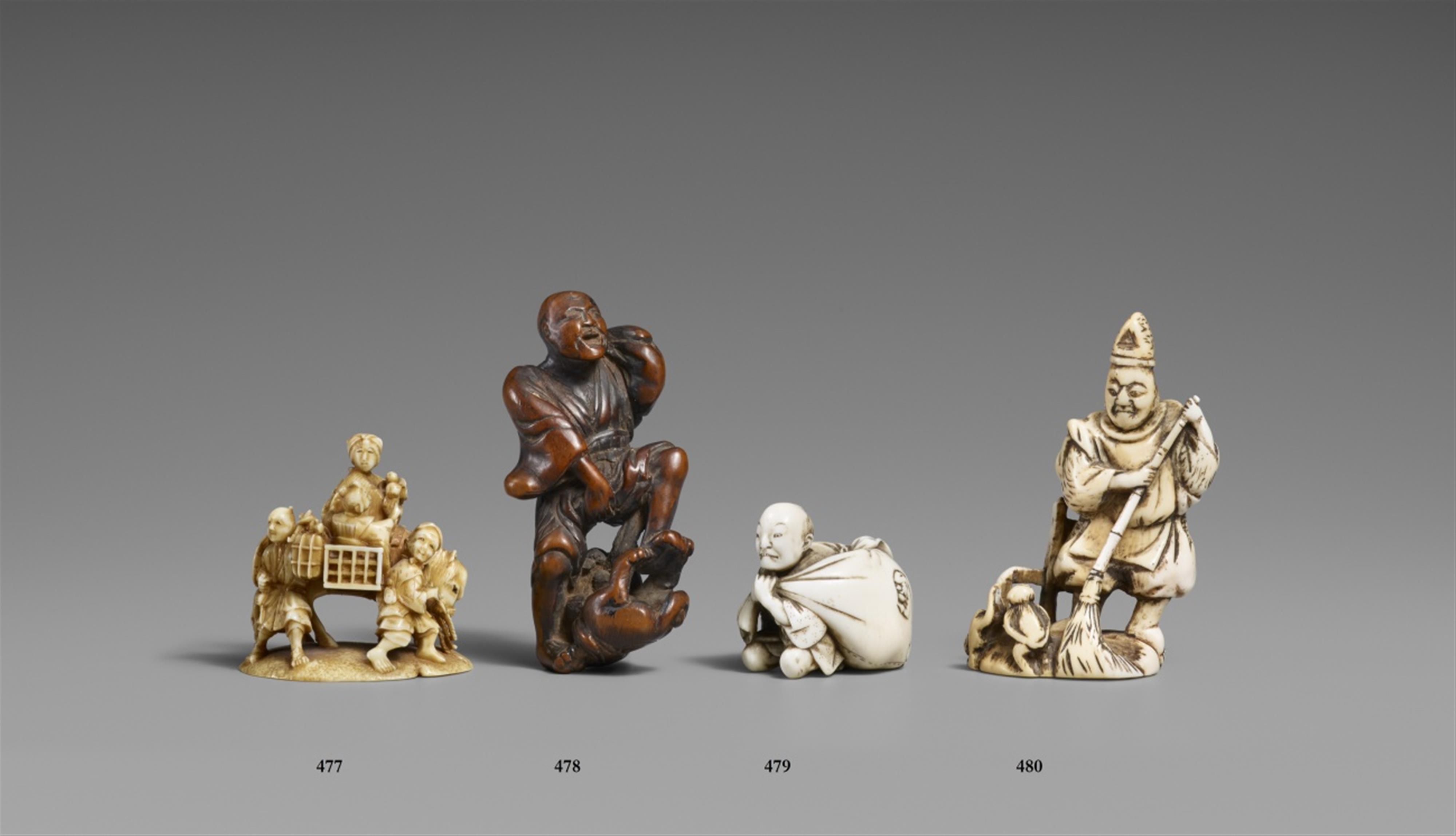 An ivory netsuke of a peasant as exorcist with his bag. Mid-19th century - image-1