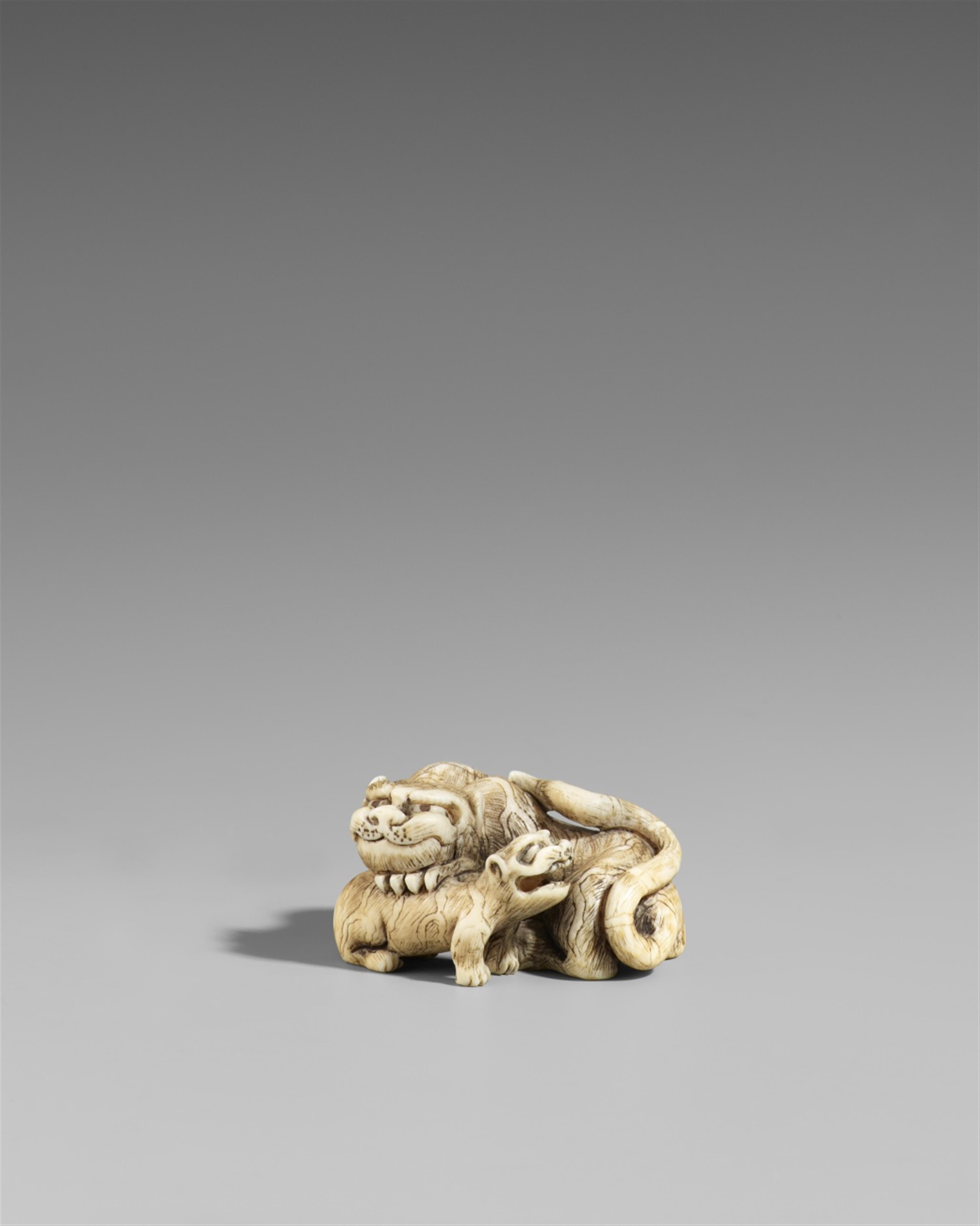A large ivory netsuke of a tiger and cub. 19th century - image-1
