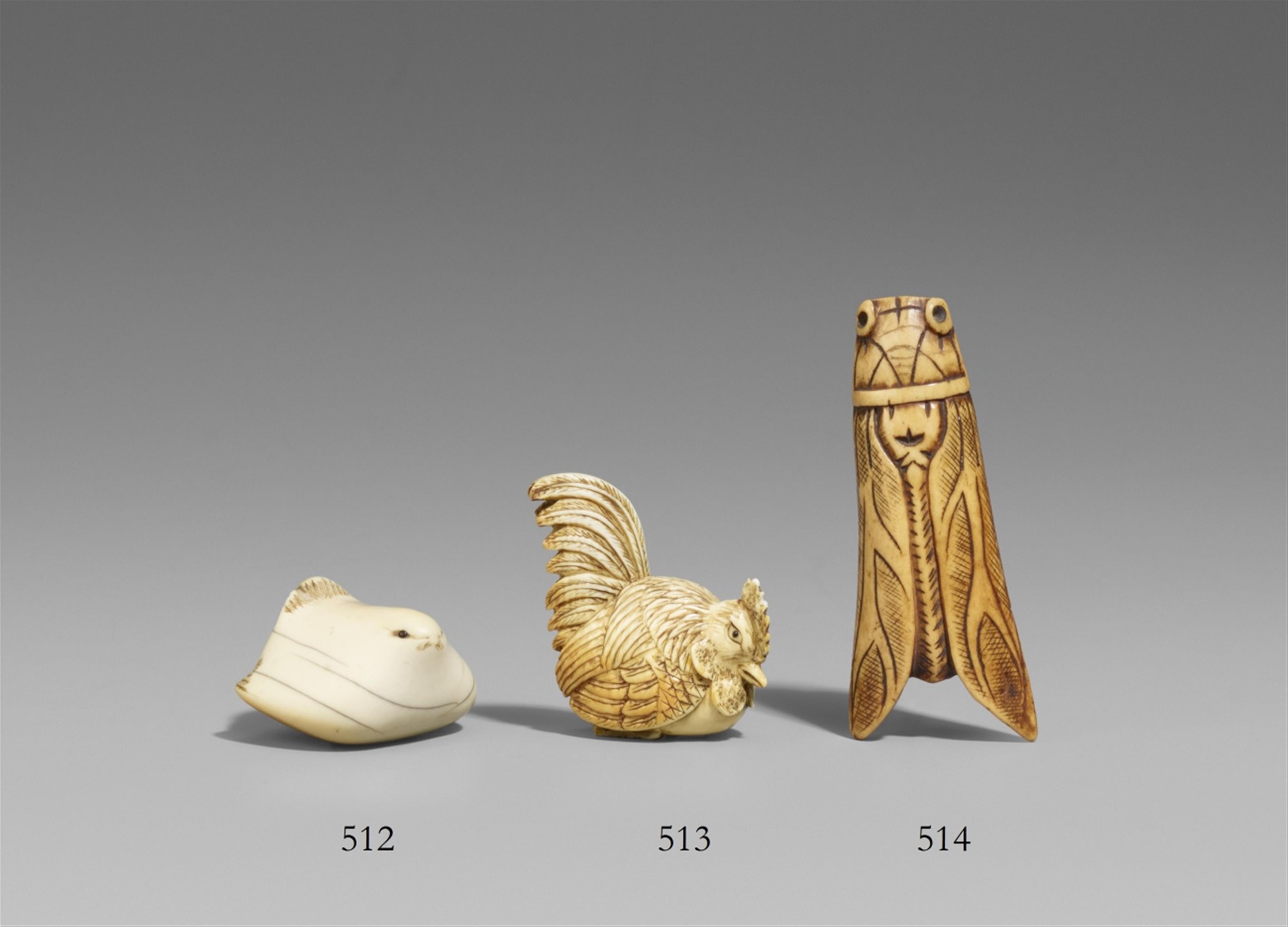 An ivory netsuke of a cockerel. Late 19th century - image-1