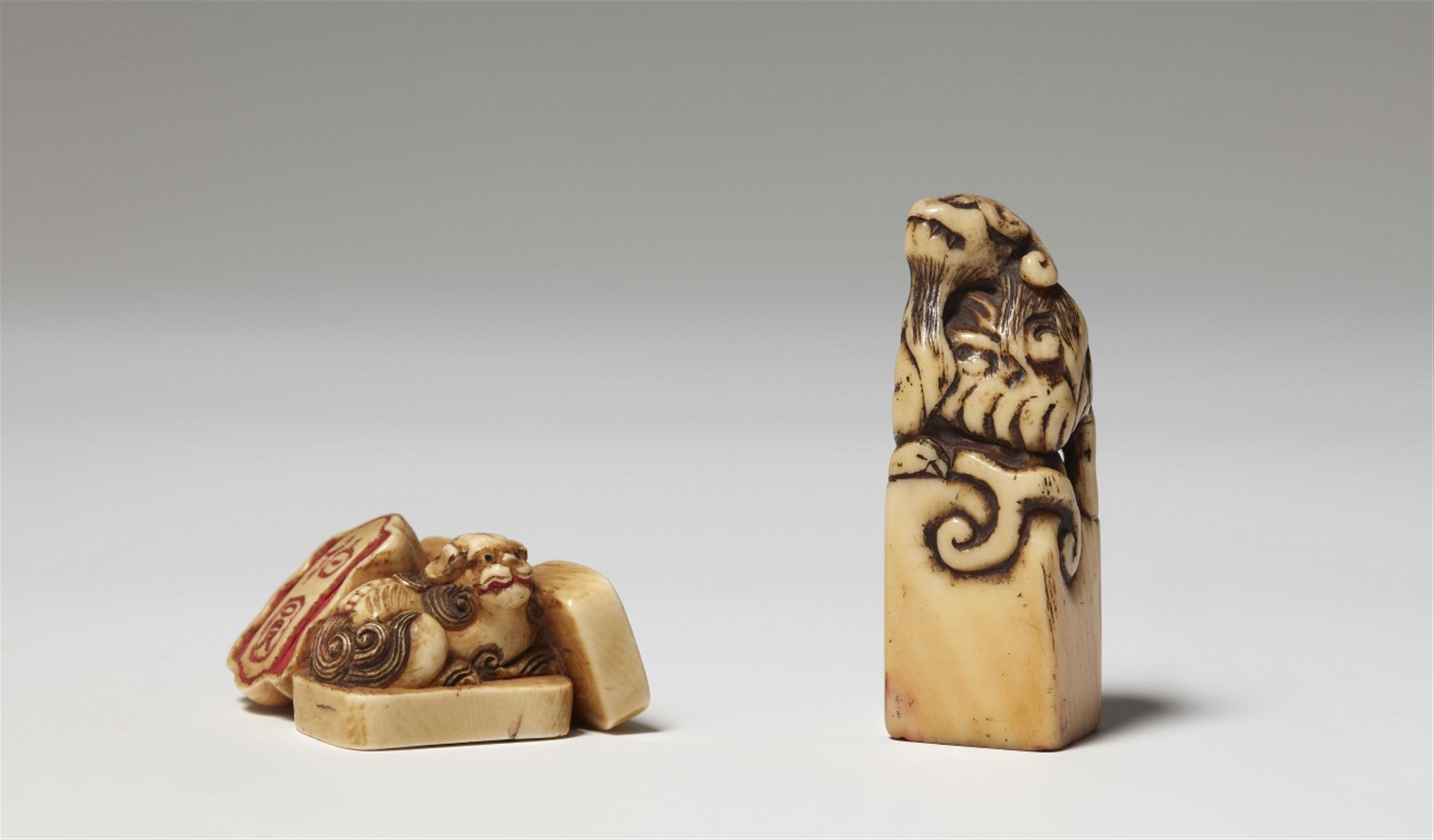 An ivory netsuke of a group of four seals. 19th century - image-1