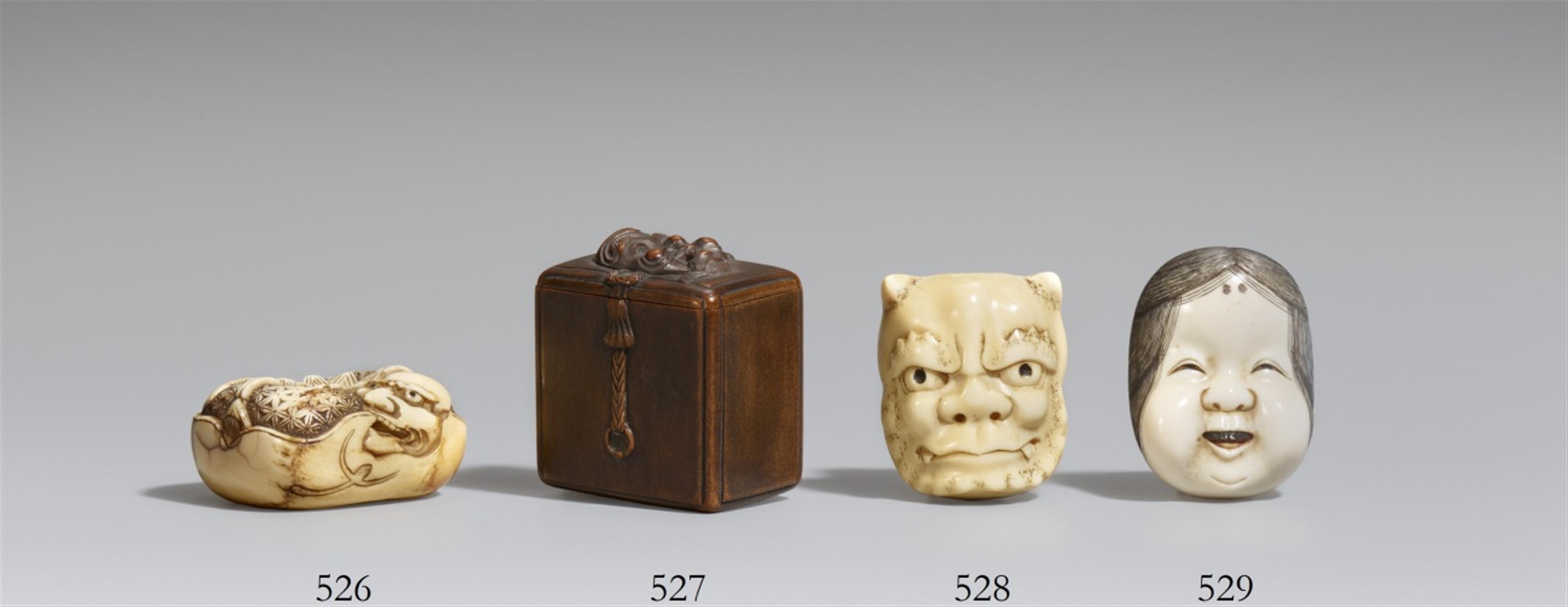 A marine ivory rectangular manjû. 19th century - image-1