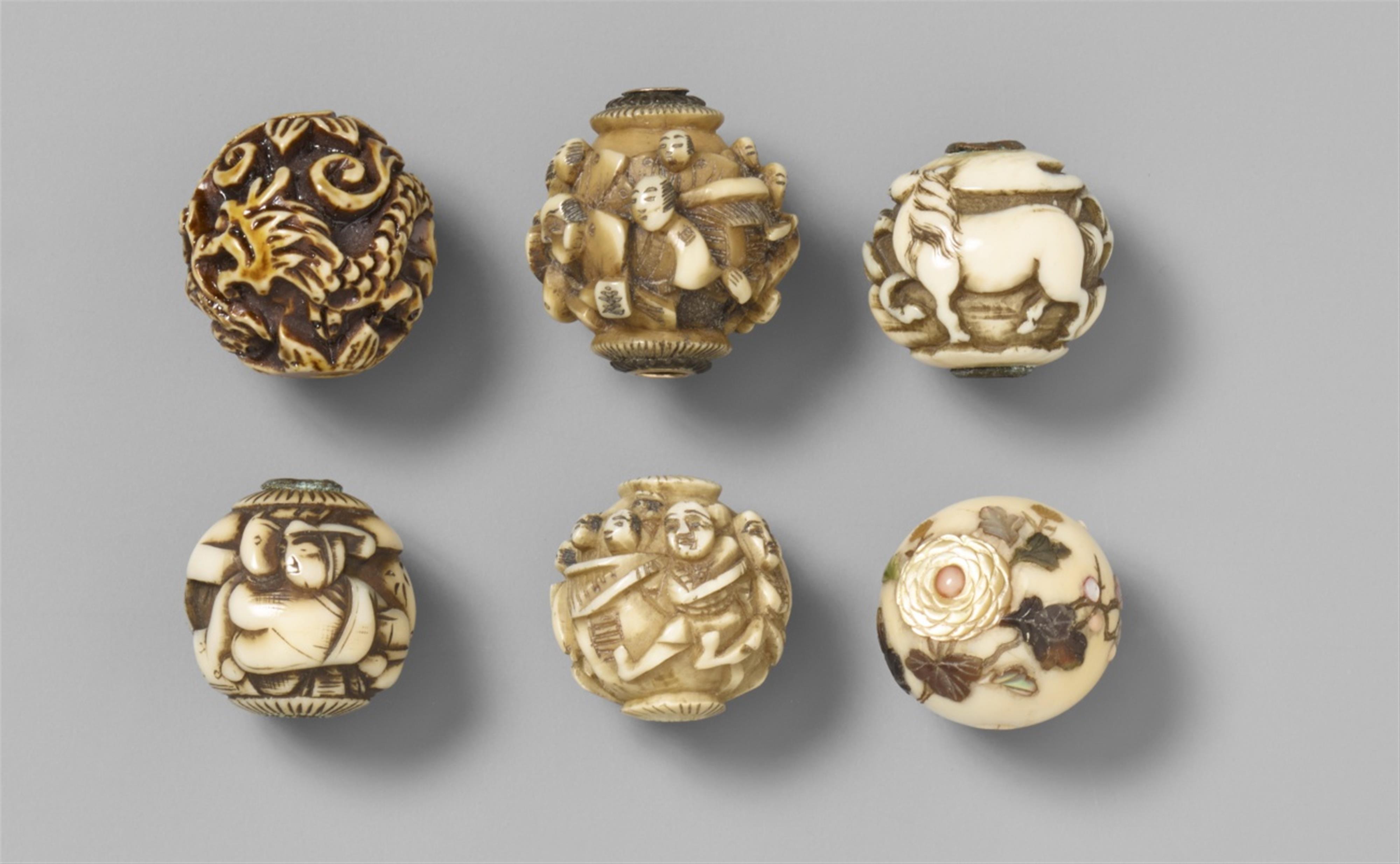 Six spherical ivory ojime. Second half 19th century - image-1