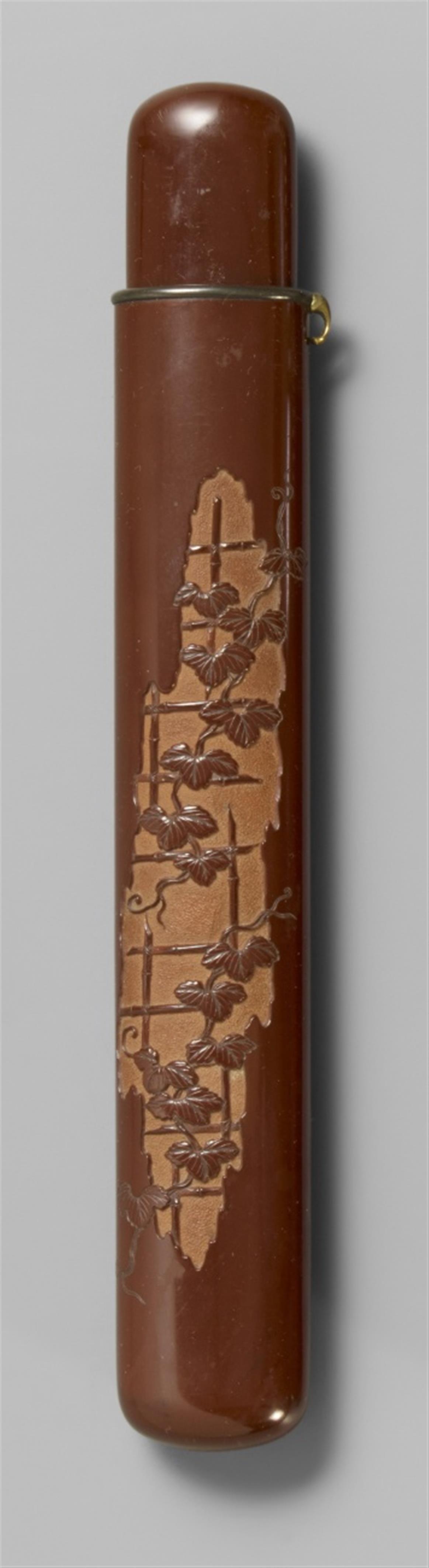 A brown lacquer kiseruzutsu. Late 19th century - image-1