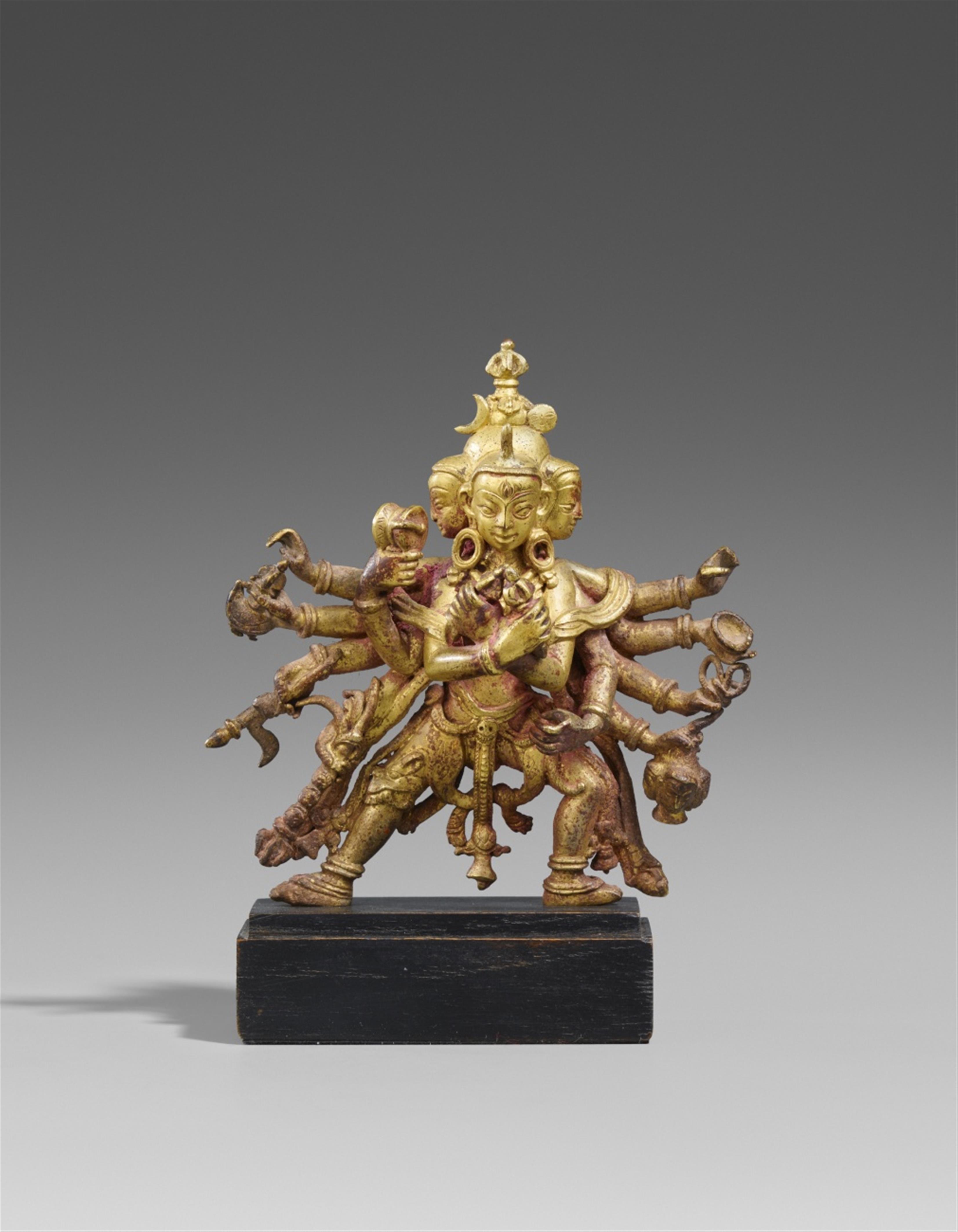 A Tibetan gilt bronze figure of Chakrasamvara. 18th century - image-1