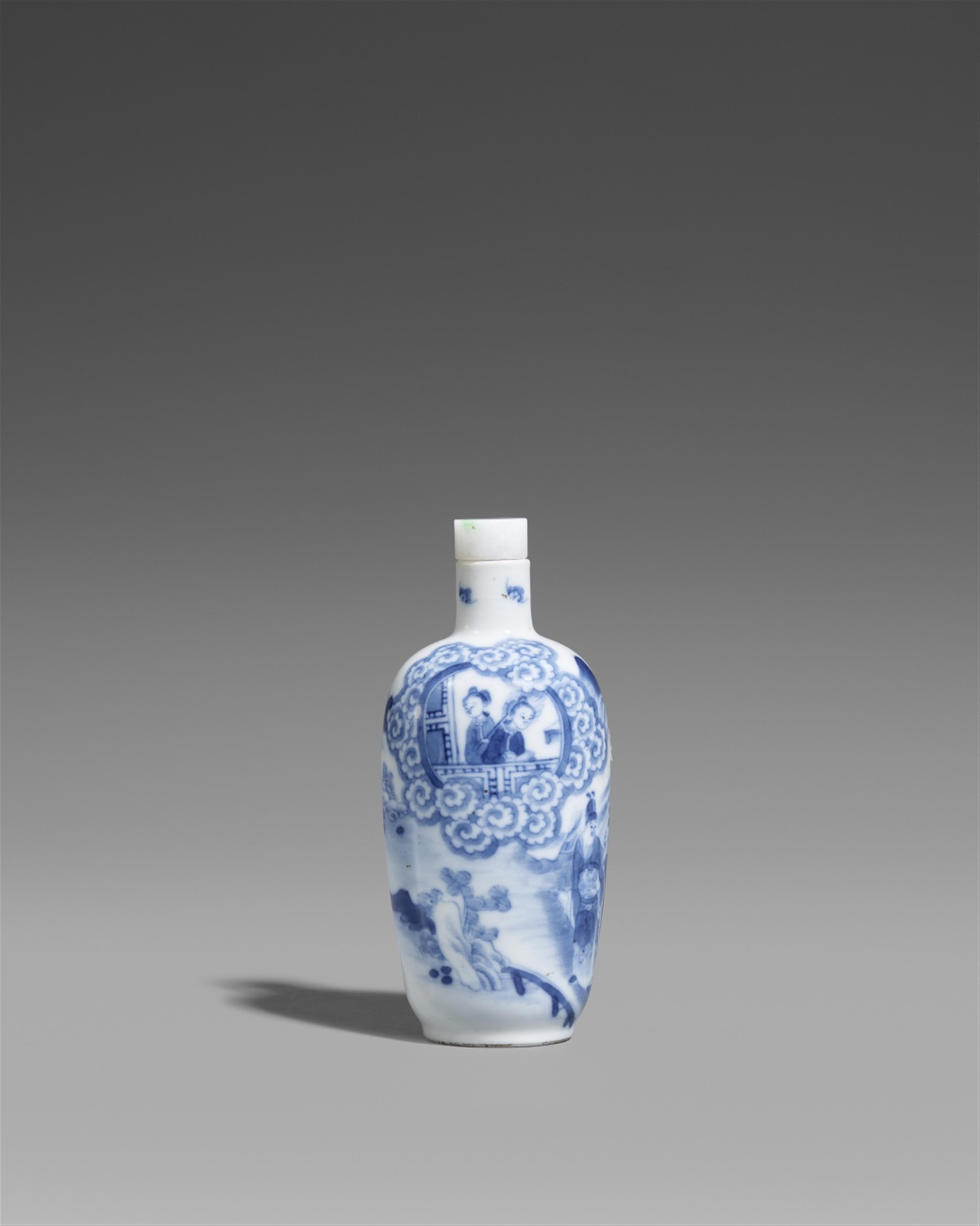 A large blue and white snuff bottle. 18th/early 19th century - image-1