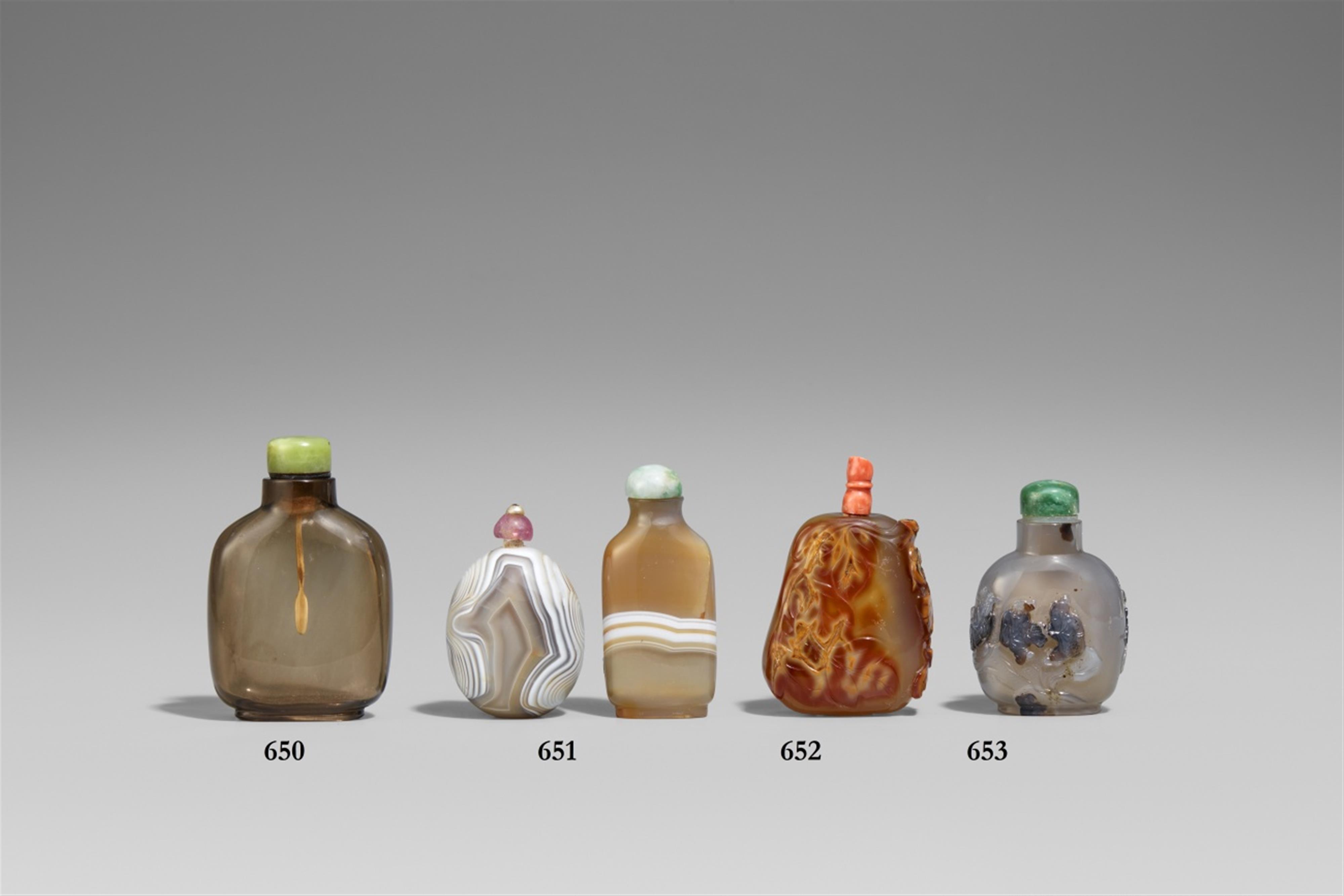 Two bandd agate snuff bottles. 19th/20th century - image-1