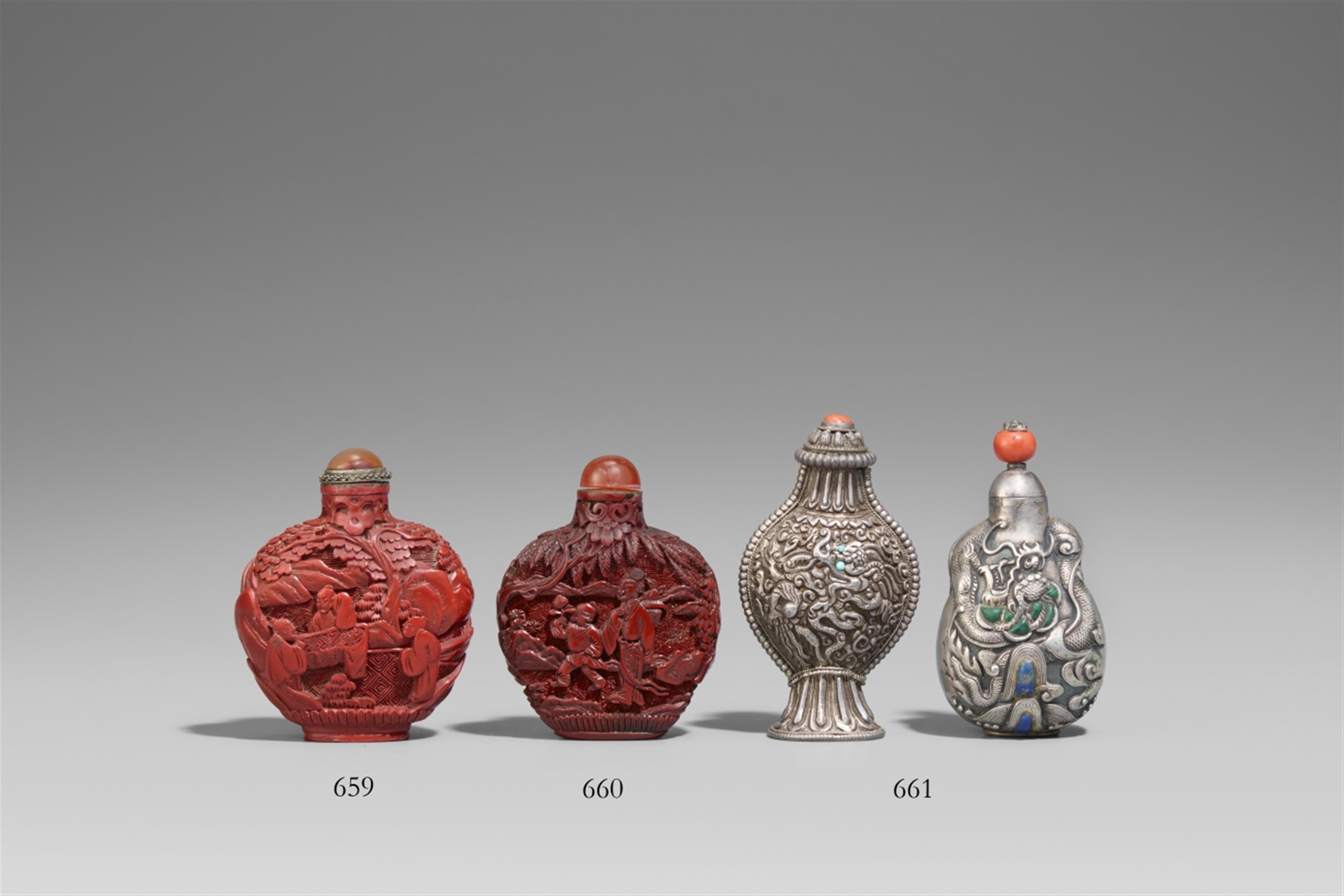 A carved red lacquer snuff bottle. 19th century - image-1