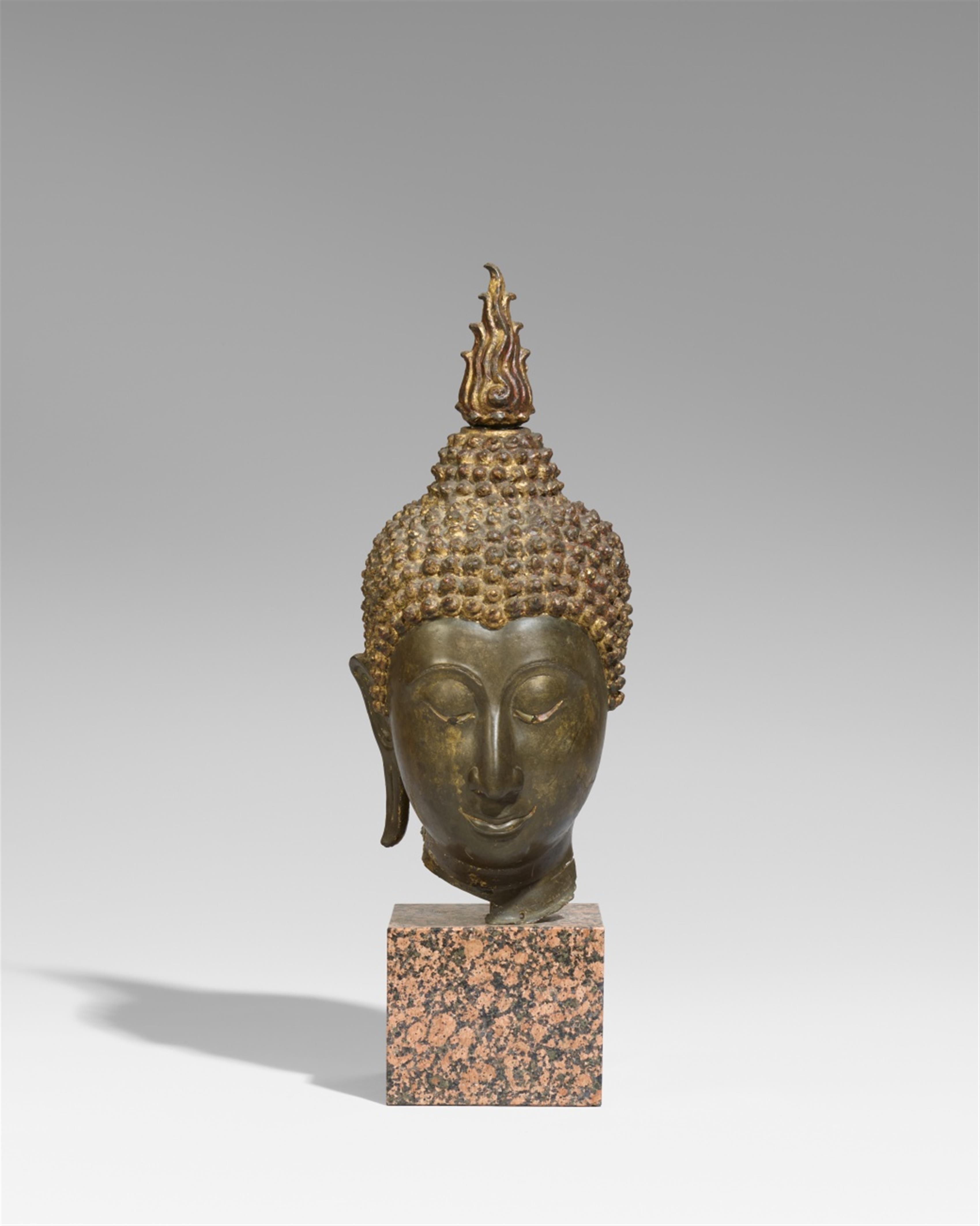 A very large Sukhothai bronze head of a Buddha. 14th/15th century - image-1