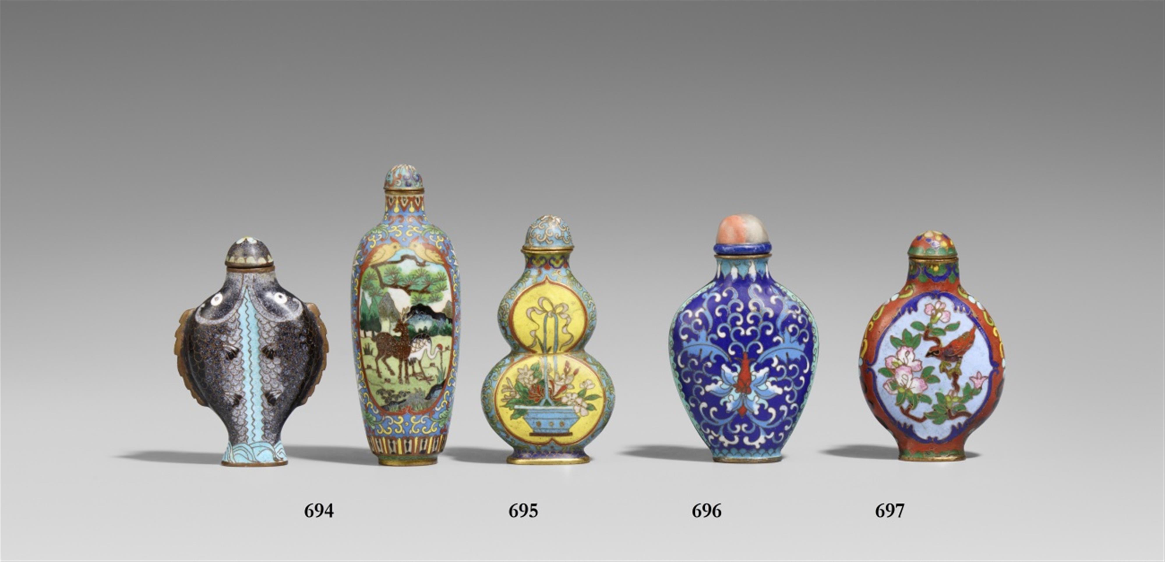 Two cloisonné snuff bottles. 19th century - image-1