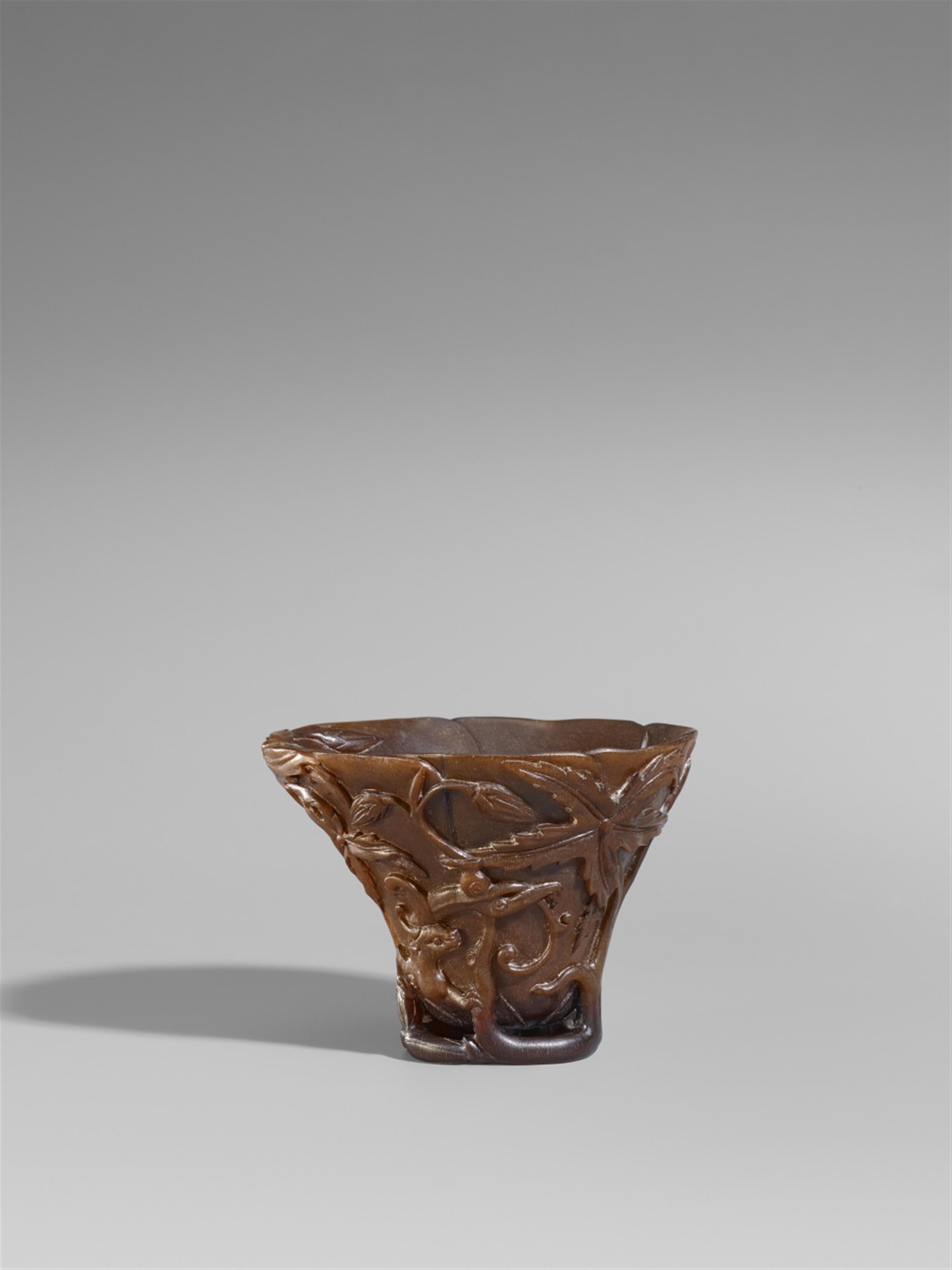 A rhinoceros horn libation cup. 19th/20th century - image-1