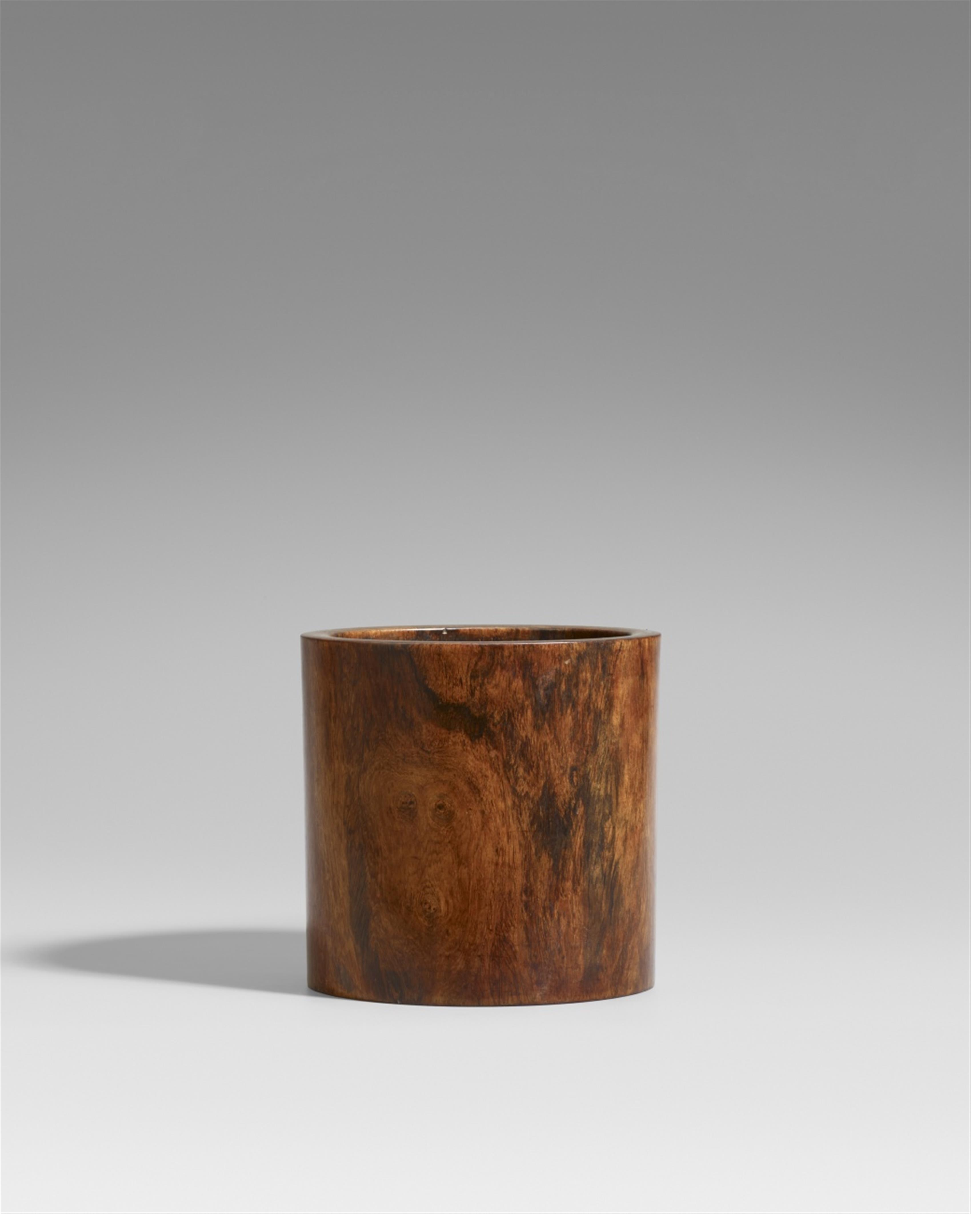 A large huanghuali wood brush pot. Late Qing dynasty / Republian Period - image-1