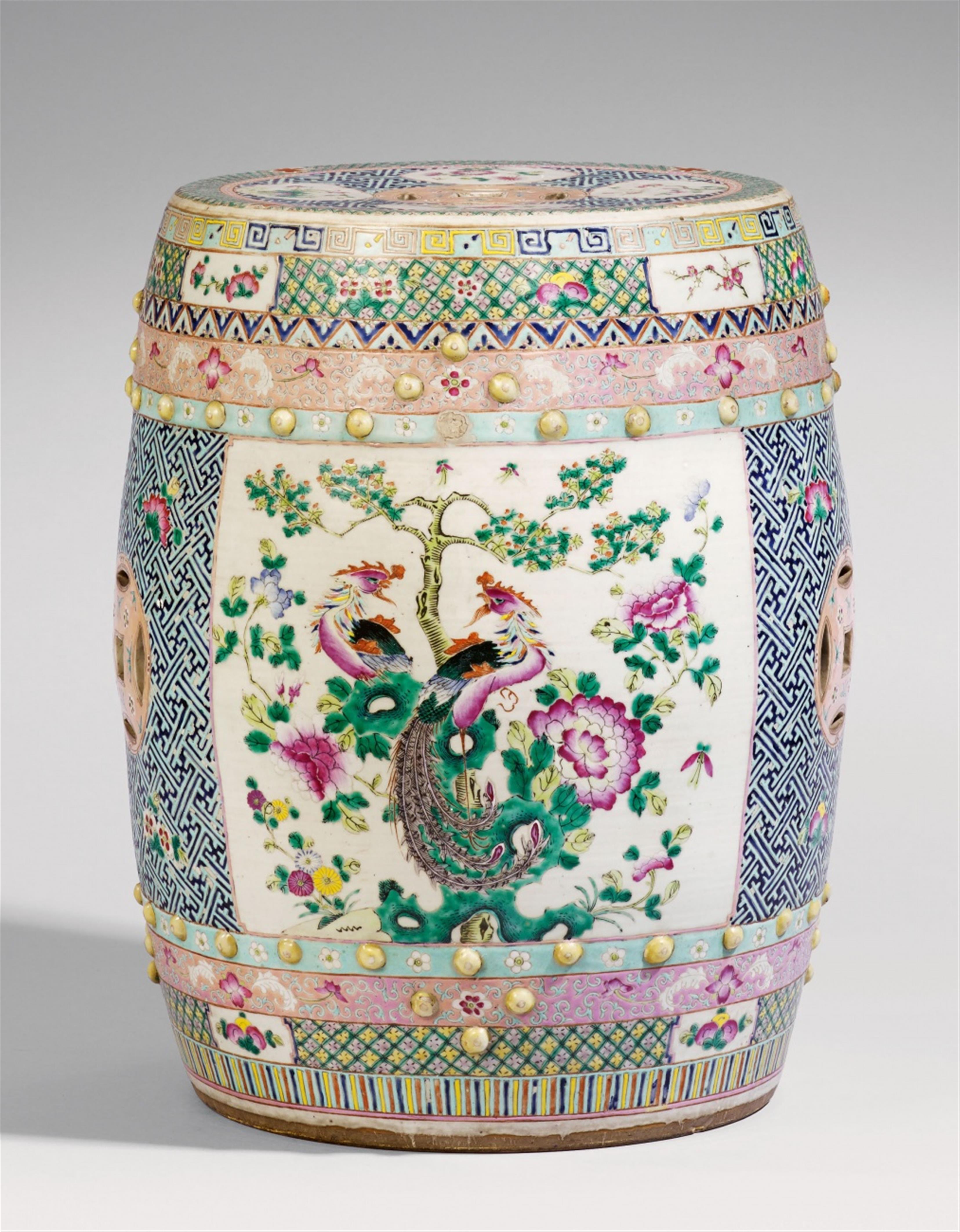 A famille rose barrel-form garden seat. 19th/20th century - image-1