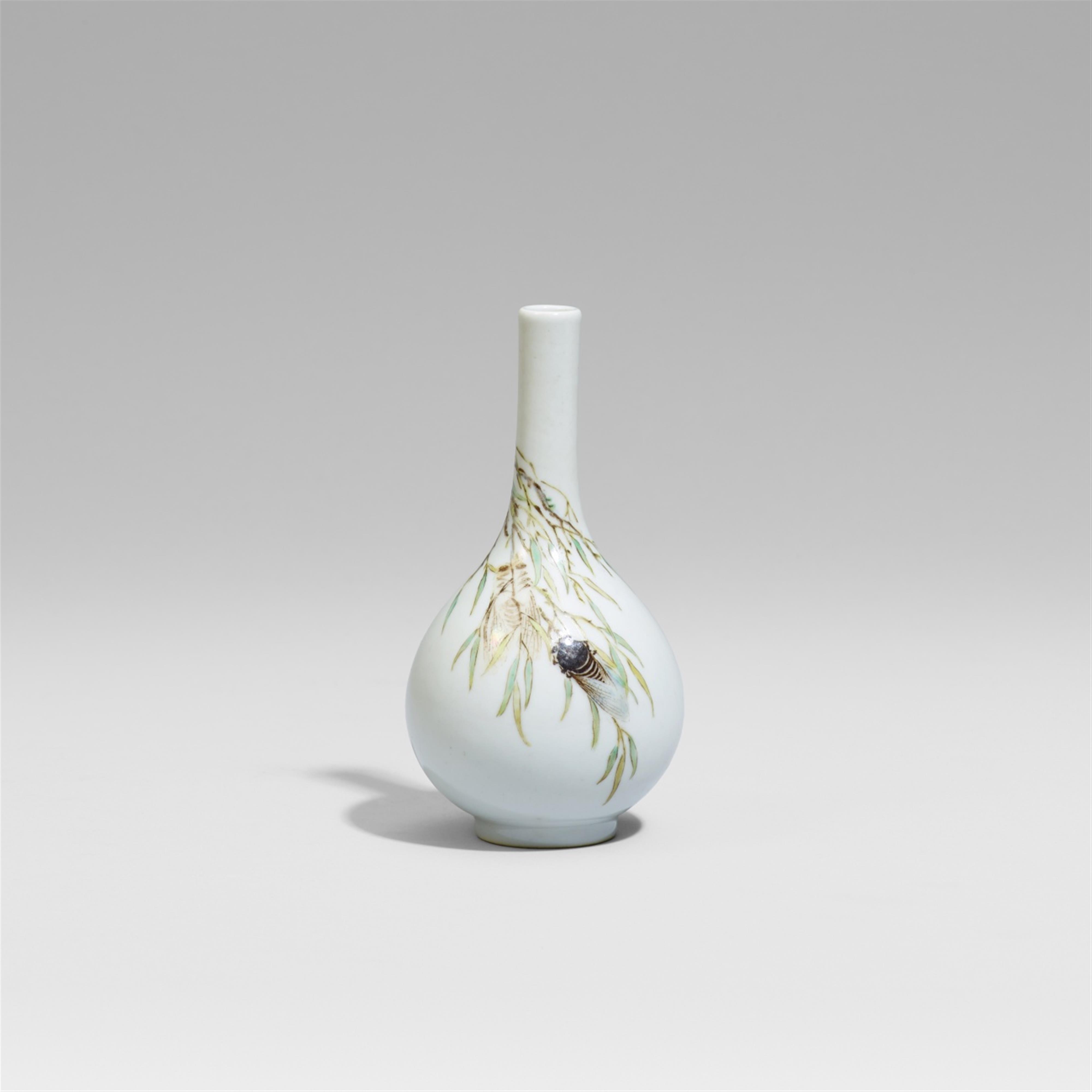 Kleine polychrom bemalte Vase. 20. Jh. - image-1