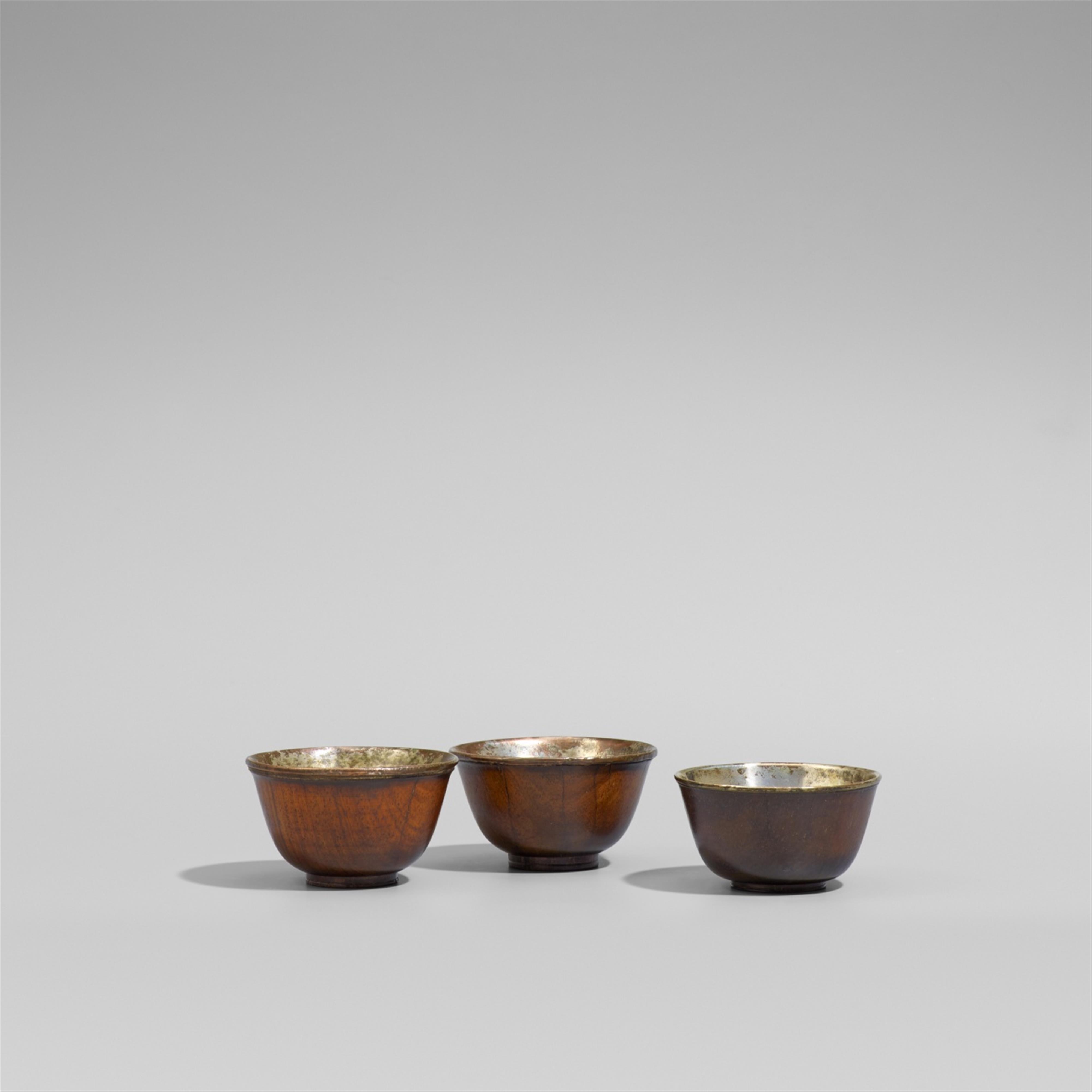 Three small wooden cups. 18th century - image-1