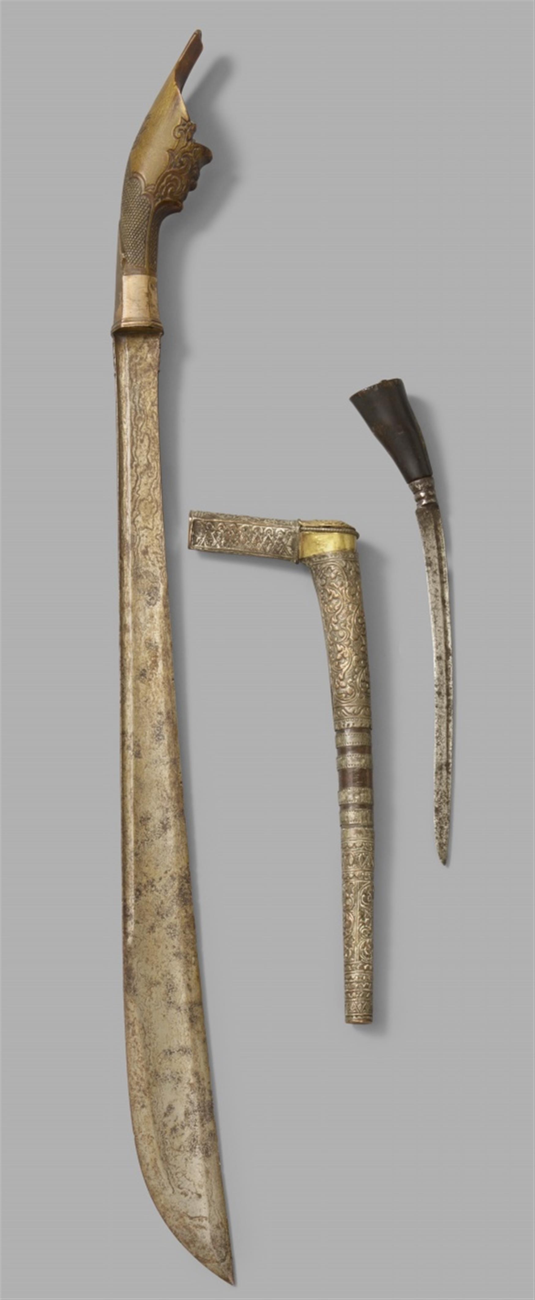 A Sumatra sword and a Sulawesi? dagger. 19th/20th century - image-1