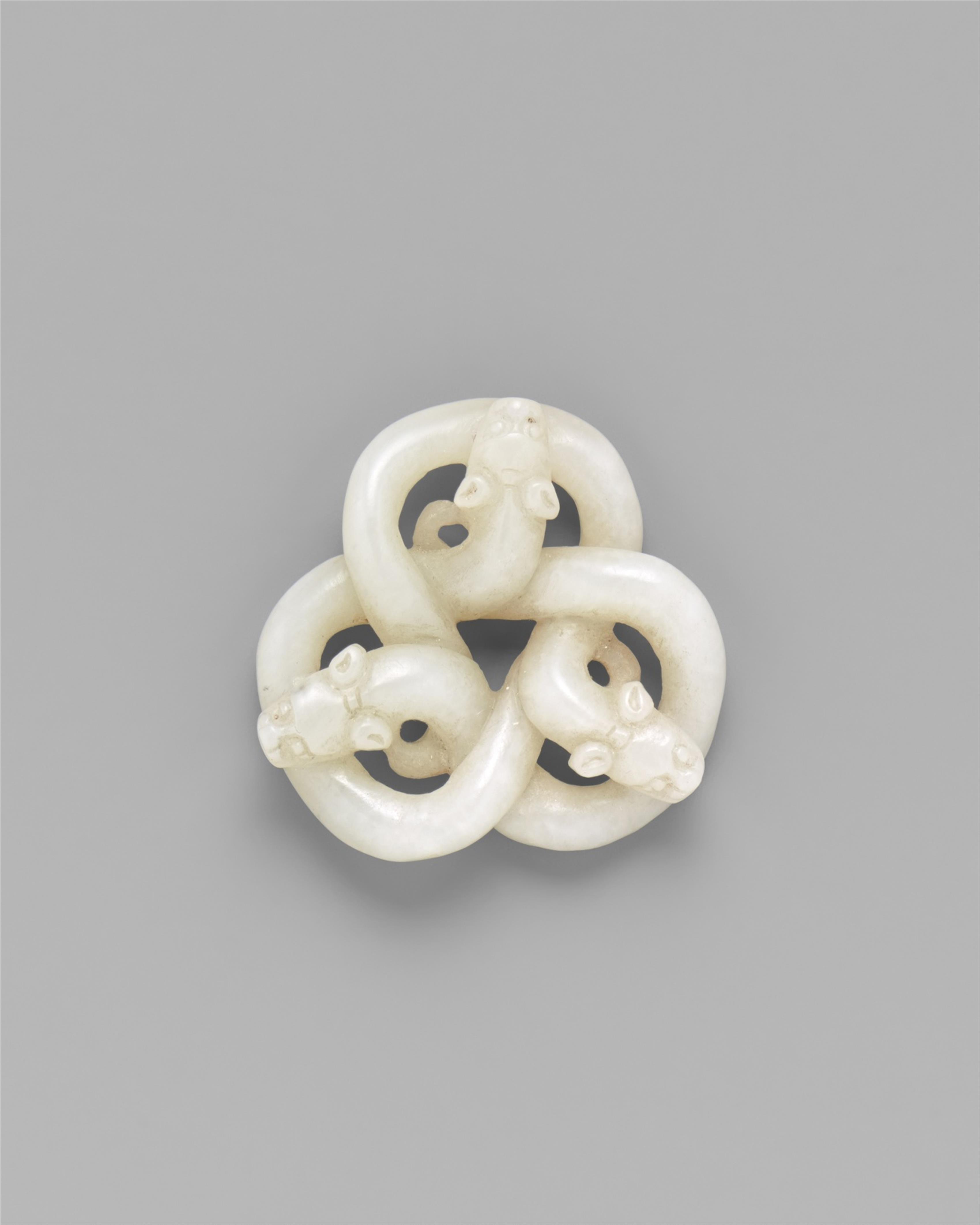 A white jade pendant. Qing-Zeit - image-1