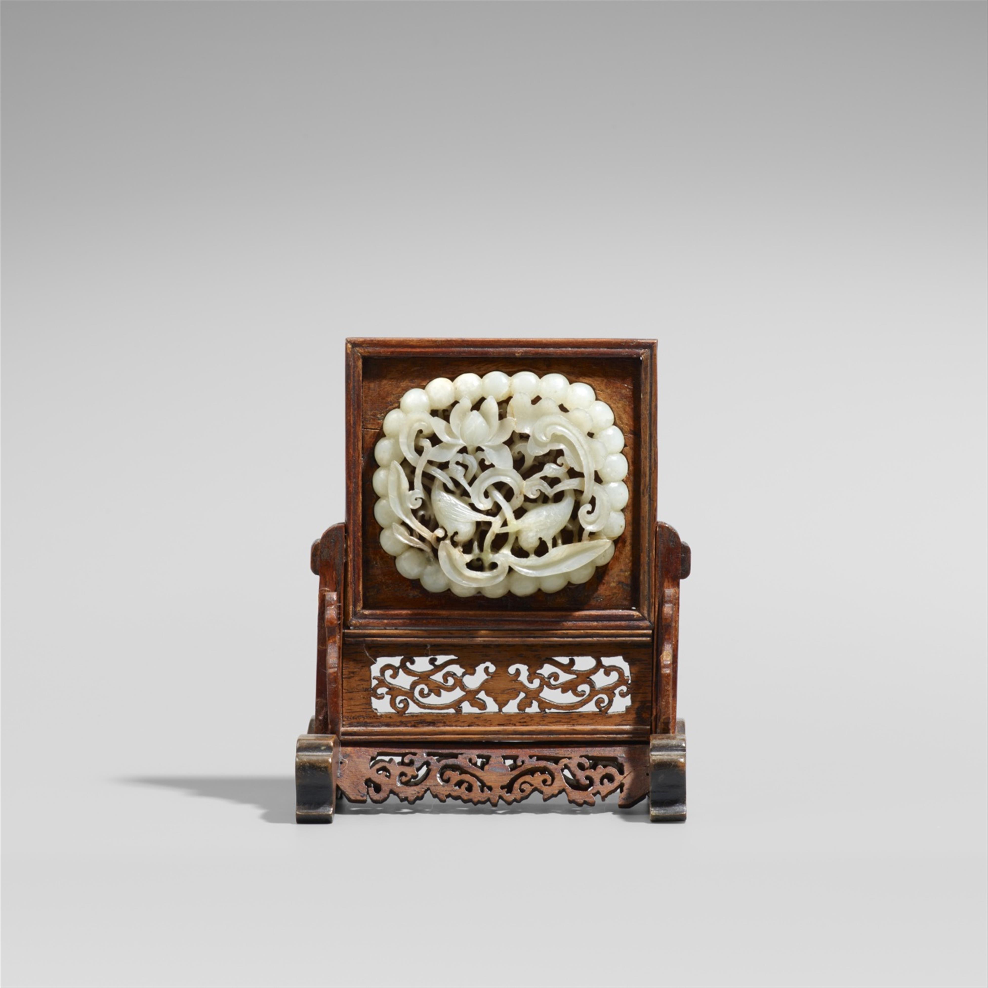 Kleiner Tischstellschirm. Holz und Jade. Qing-Zeit - image-1