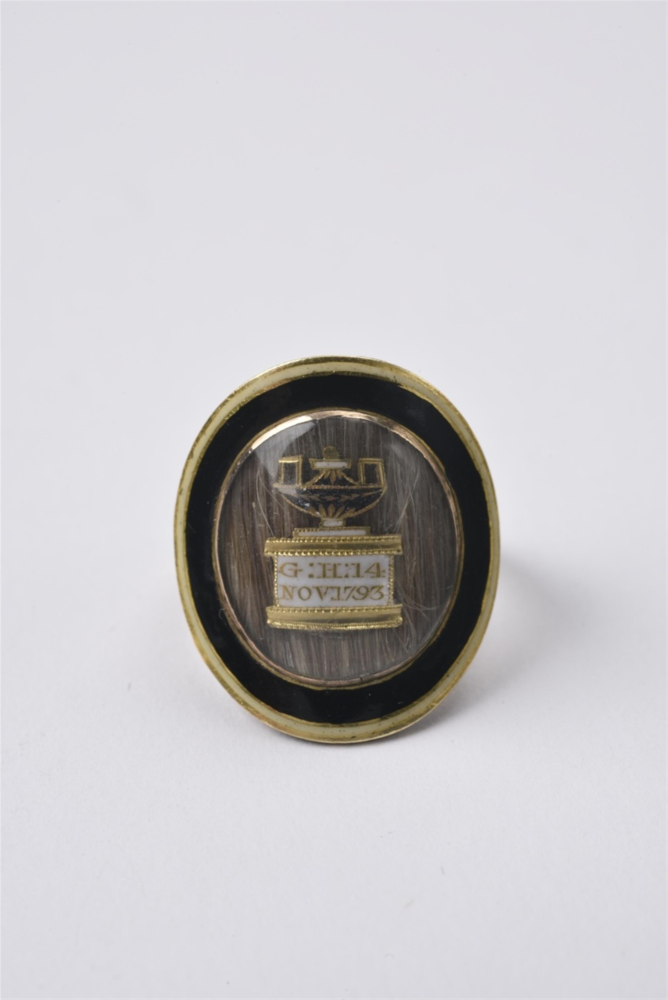 George III-Ring mit Vasenmotiv - image-1