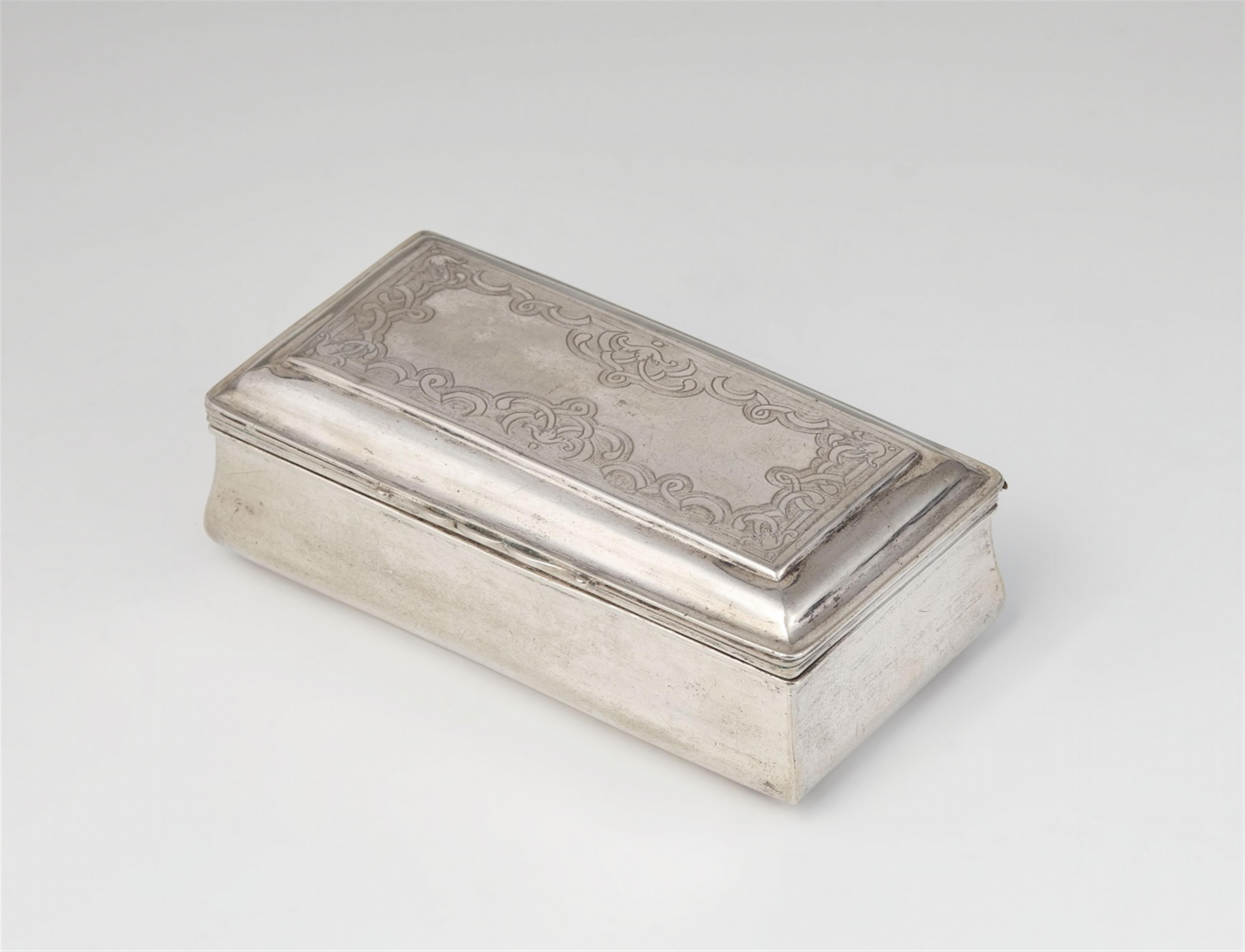 A German Régence silver snuff box - image-1