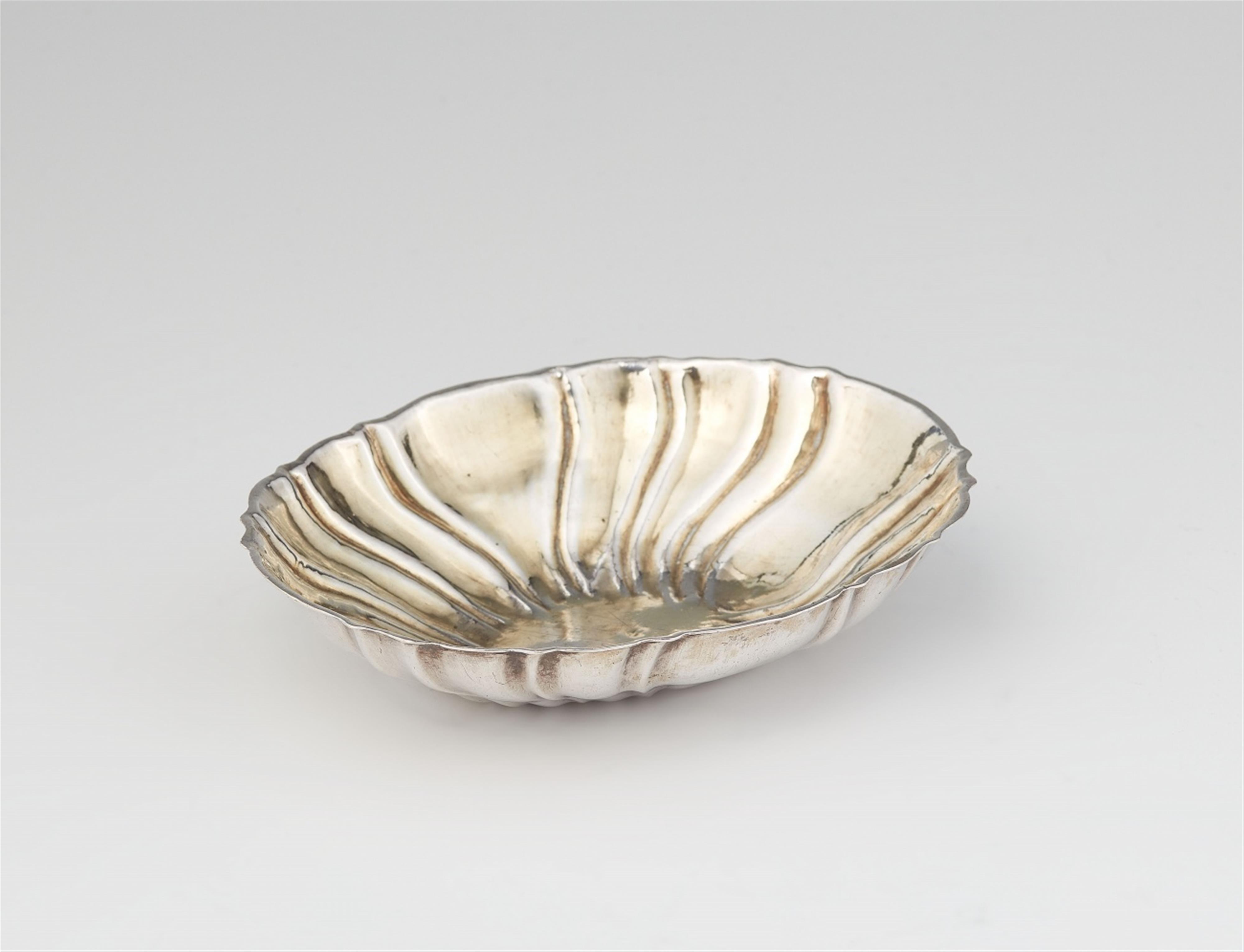 A small Nuremberg silver gilt dish - image-1