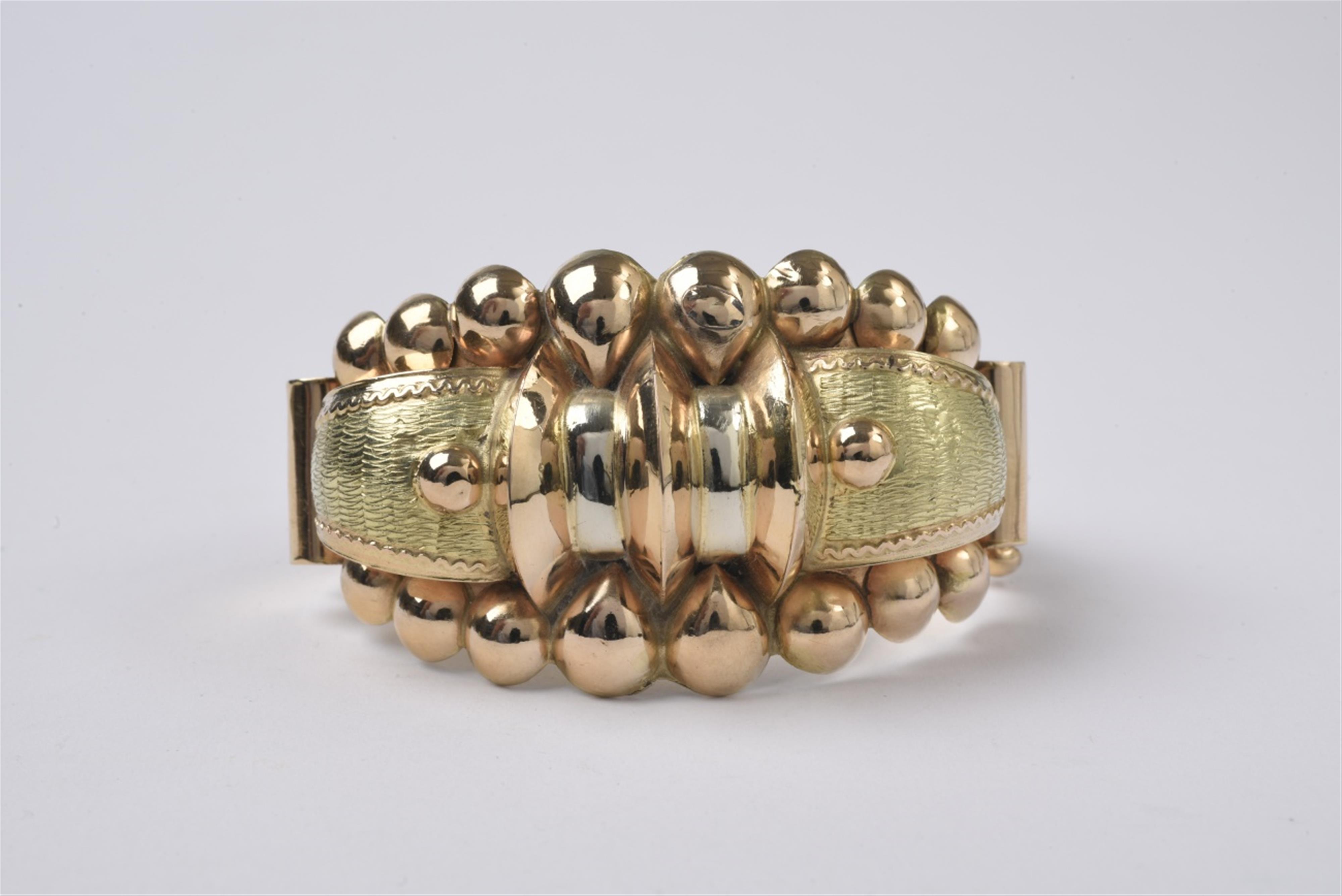 An 18k gold Louis Philippe bracelet - image-1
