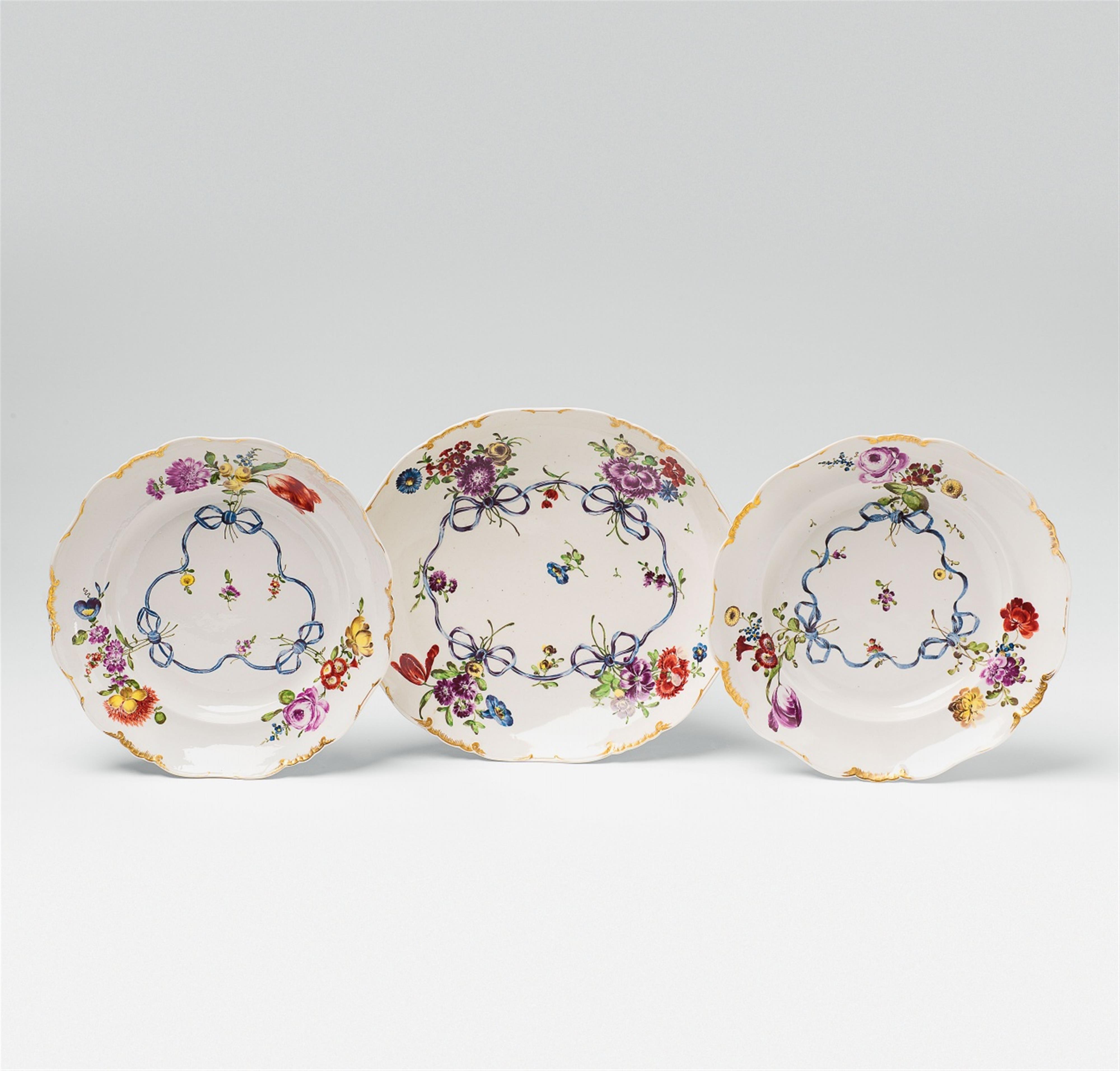 Two Ludwigsburg porcelain dishes and a bowl from the blue ribbon service - image-1