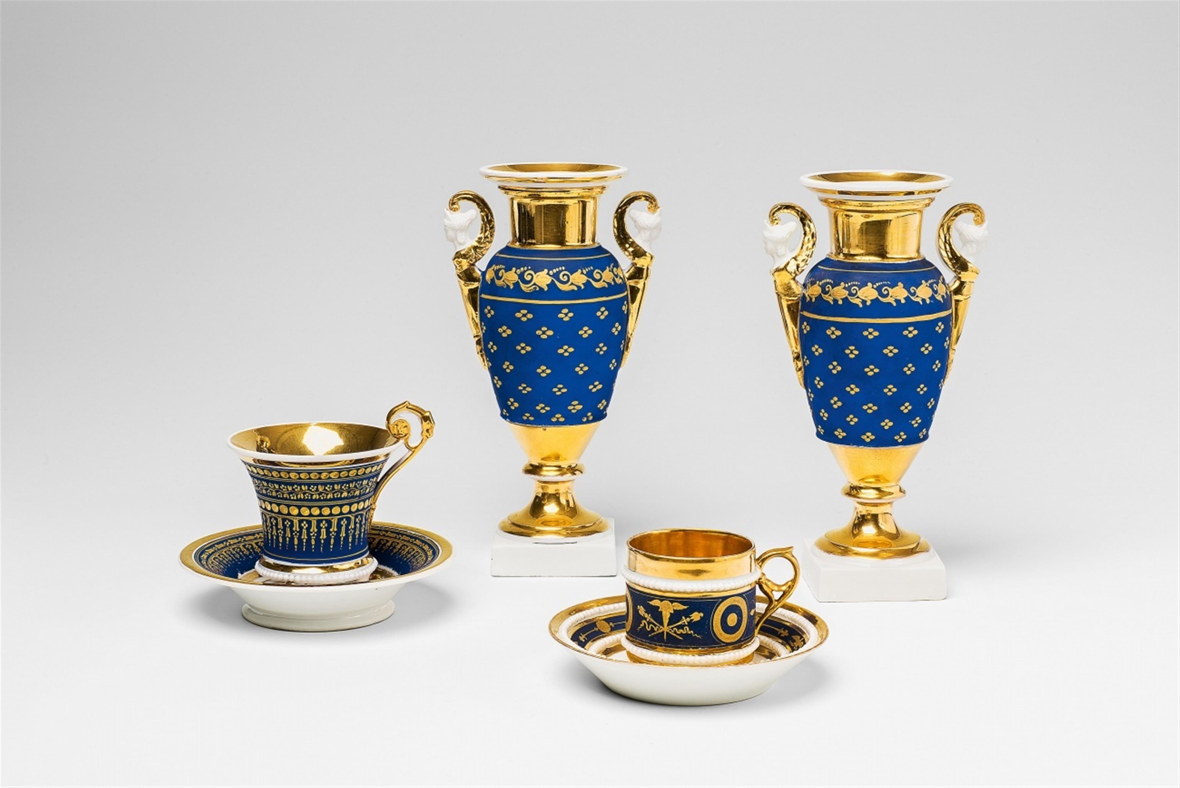 A pair of Neoclassical porcelain vases and two cups - image-1
