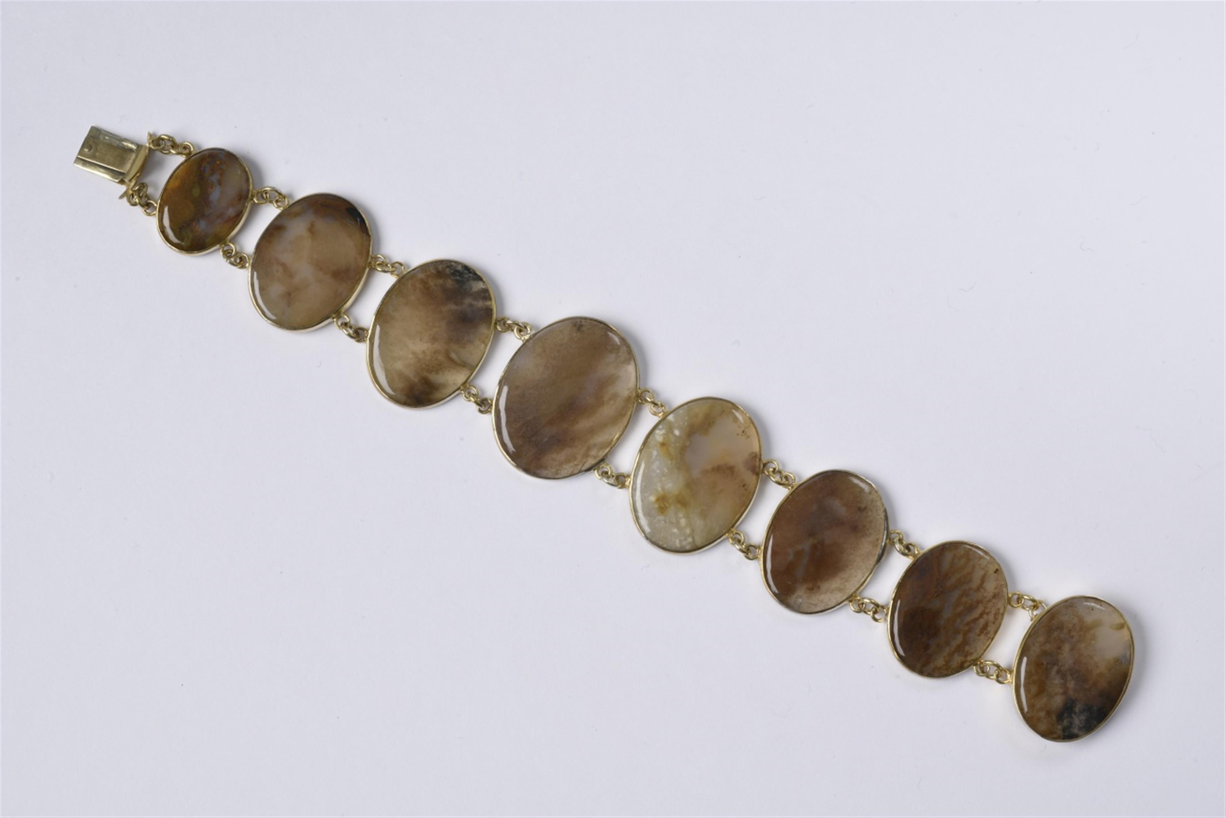 A Neoclassical agate bracelet - image-1