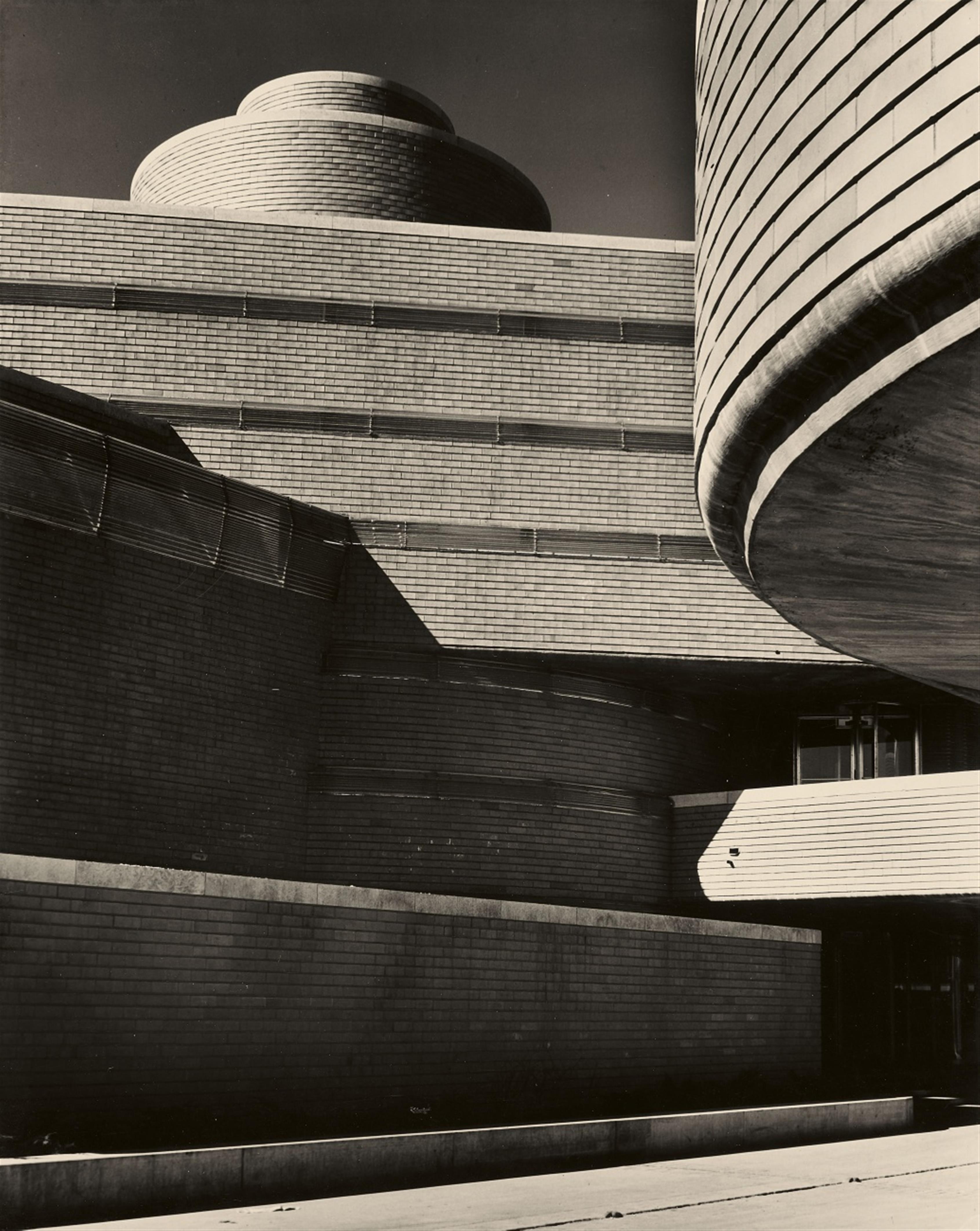 S. C. Johnson & Son Inc. / Photographic department - S.C. Johnson Administration Building, Racine/Wisconsin (Architekt Frank Lloyd Wright) - image-1