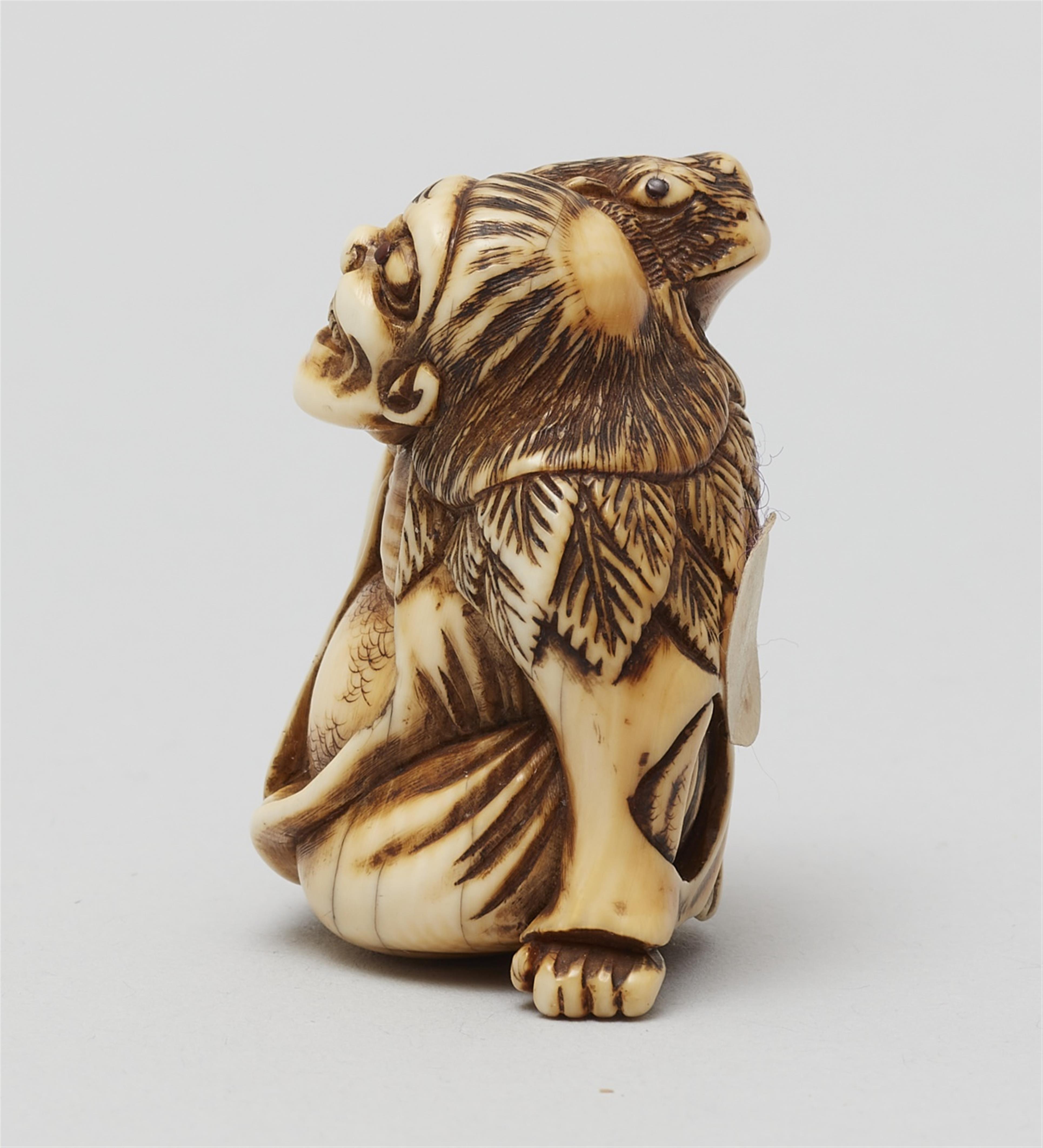 An ivory netsuke of a laughing Gama Sennin with a toad. Late 18th century - image-4