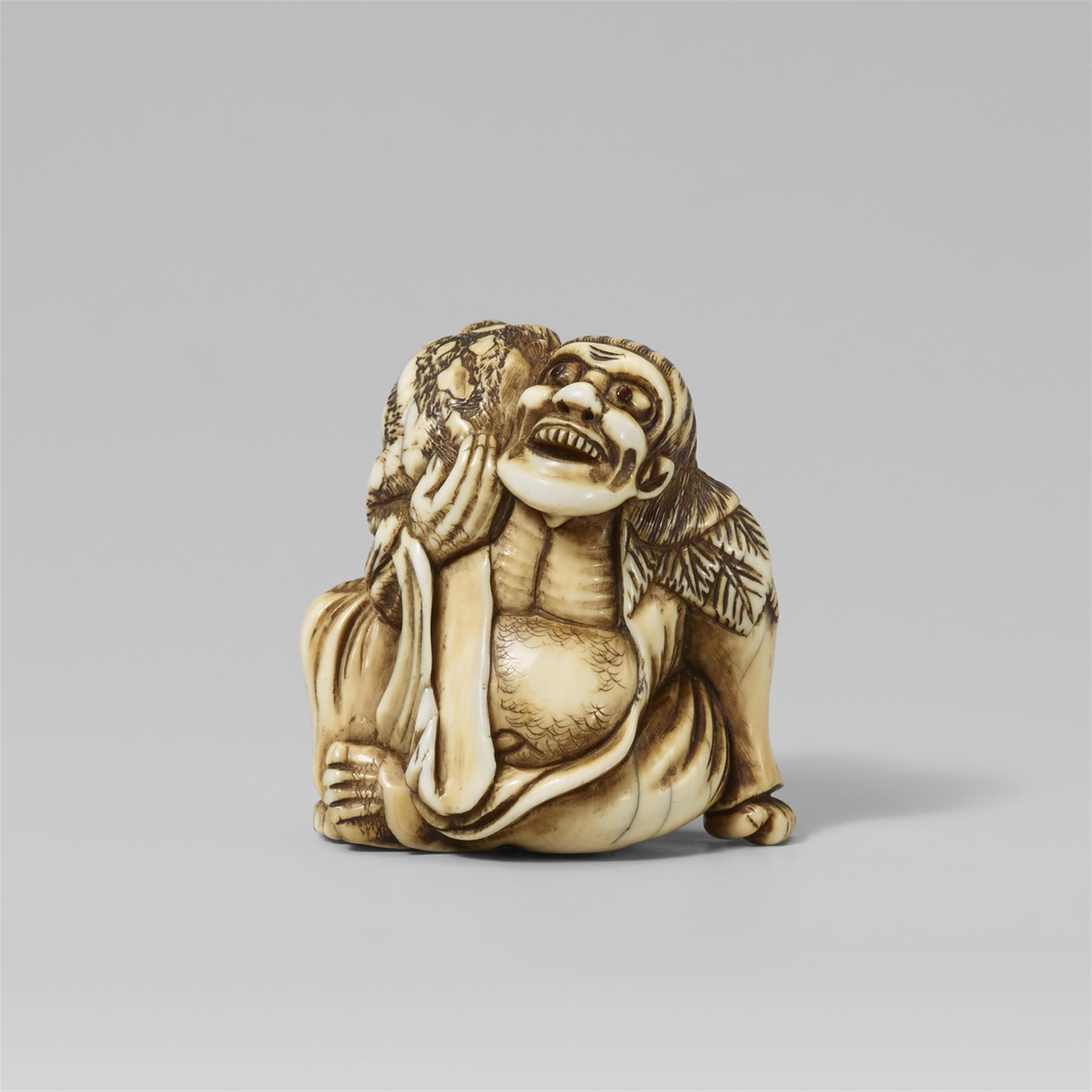 An ivory netsuke of a laughing Gama Sennin with a toad. Late 18th century - image-1