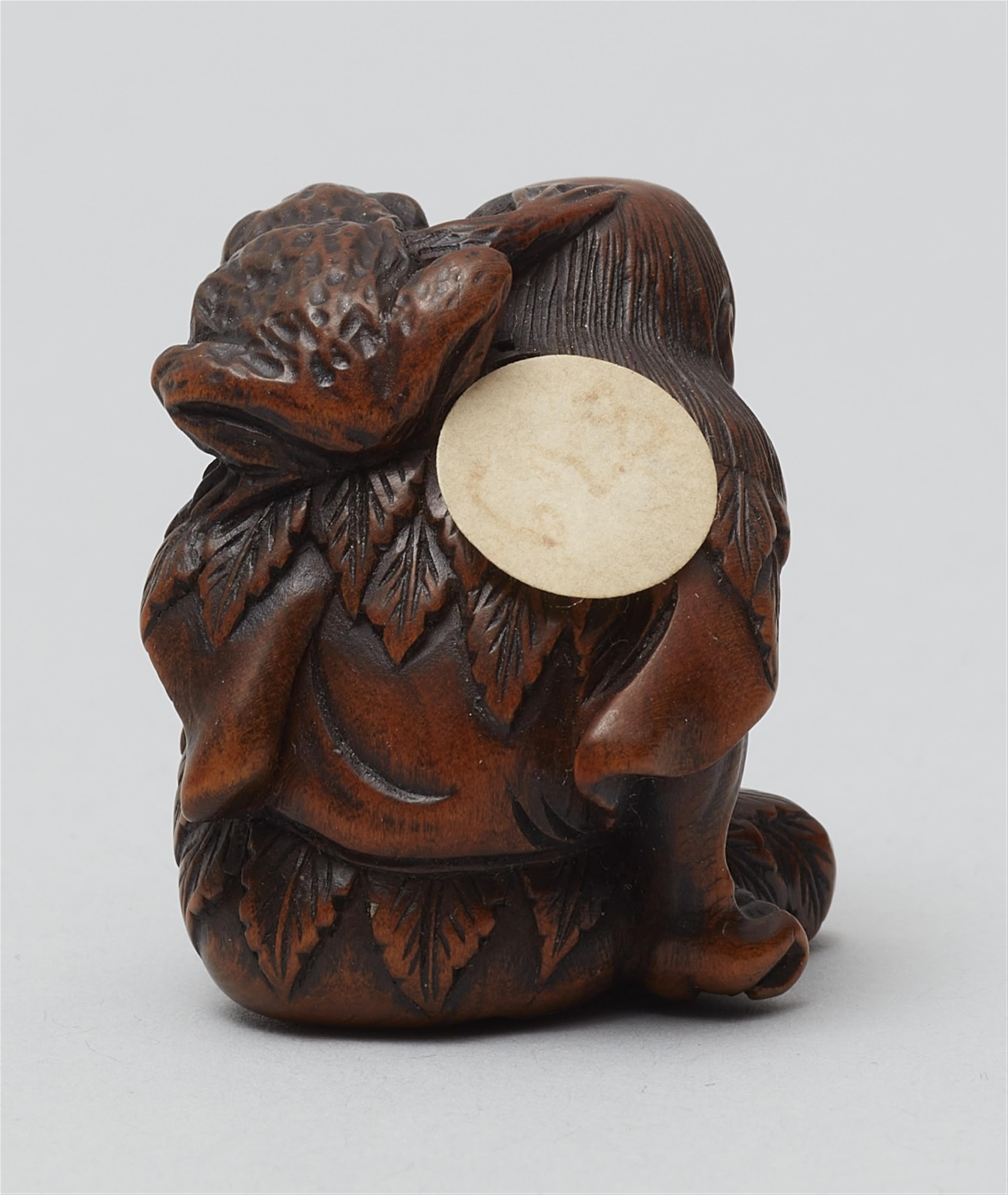 A boxwood netsuke of a grumpy Gama Sennin. Mid-19th century - image-3