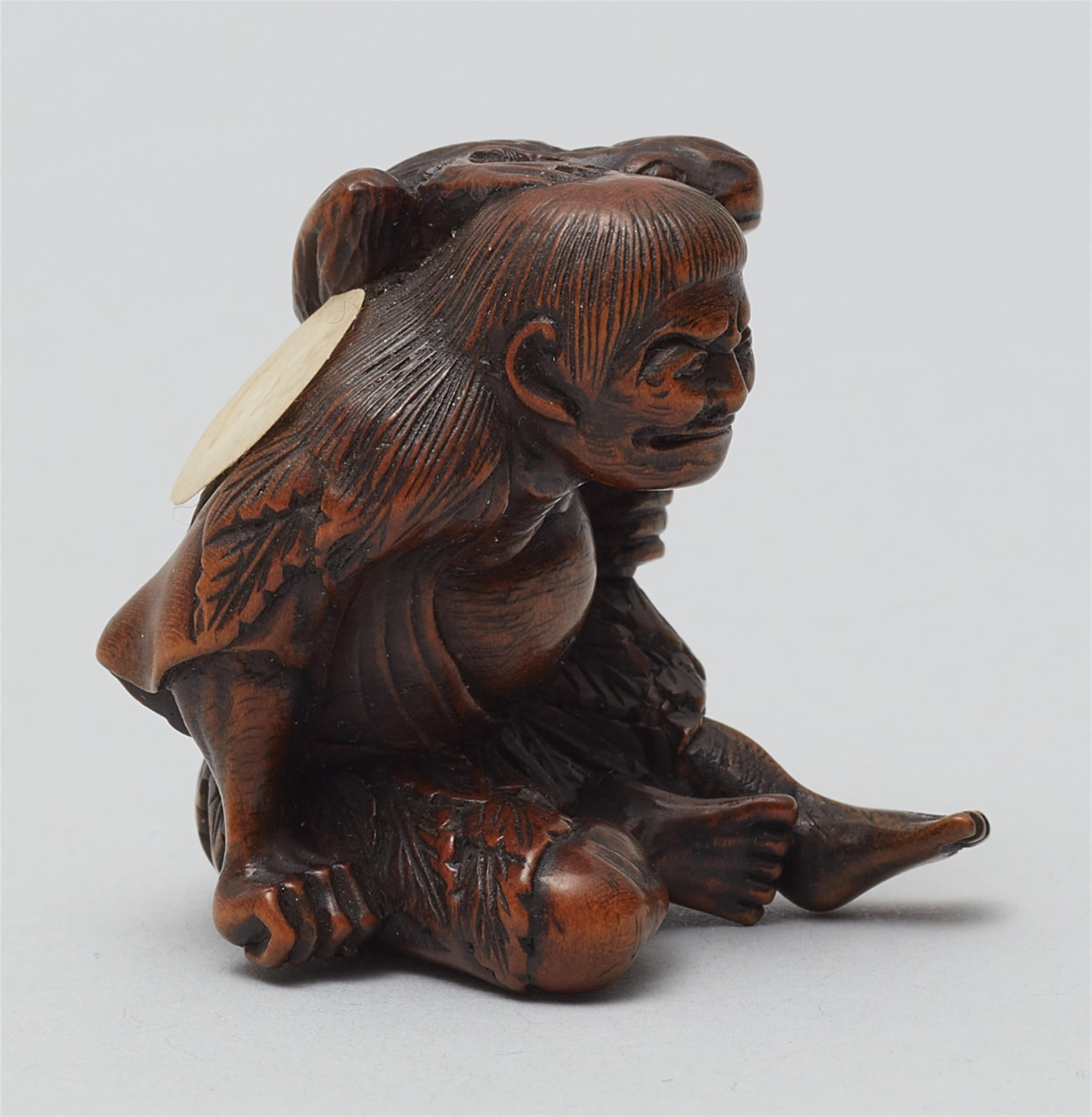 A boxwood netsuke of a grumpy Gama Sennin. Mid-19th century - image-4