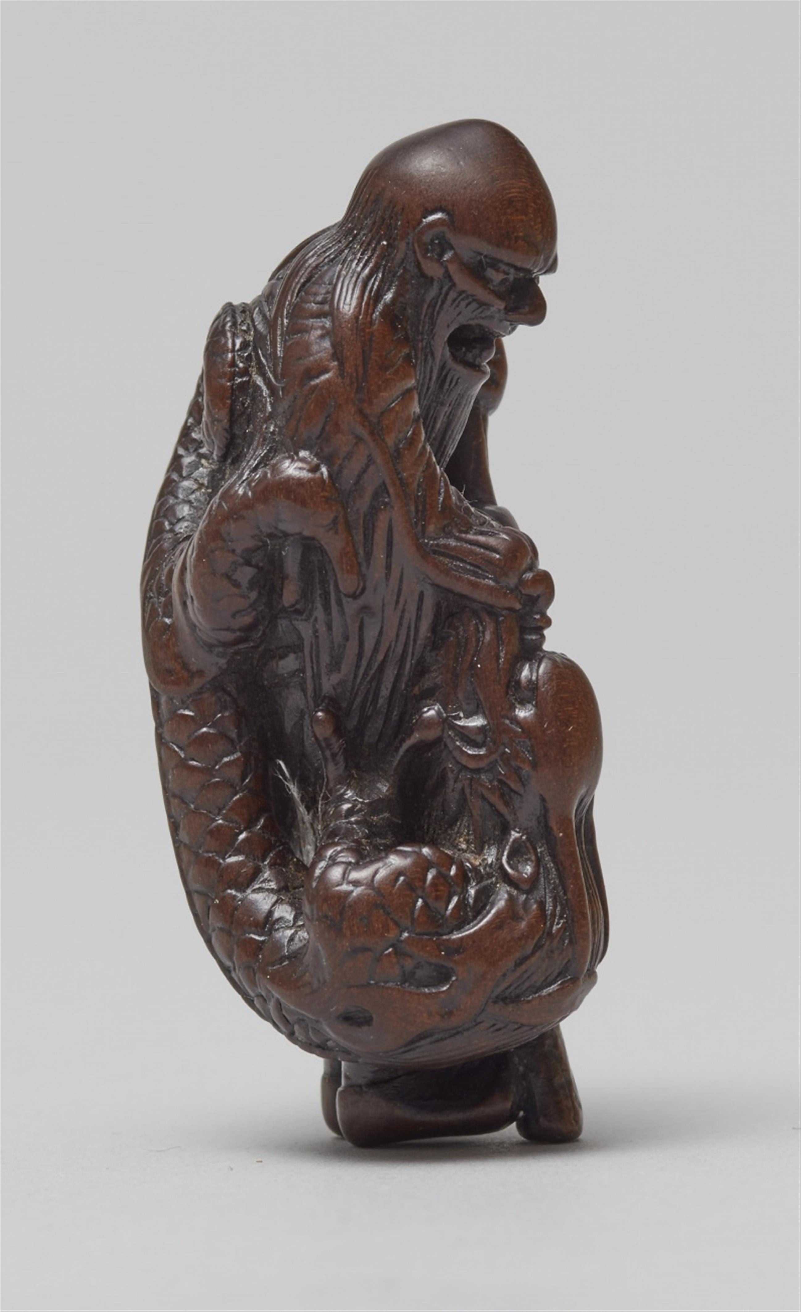 A wood netsuke of a sennin with a dragon. First half 19th century - image-2