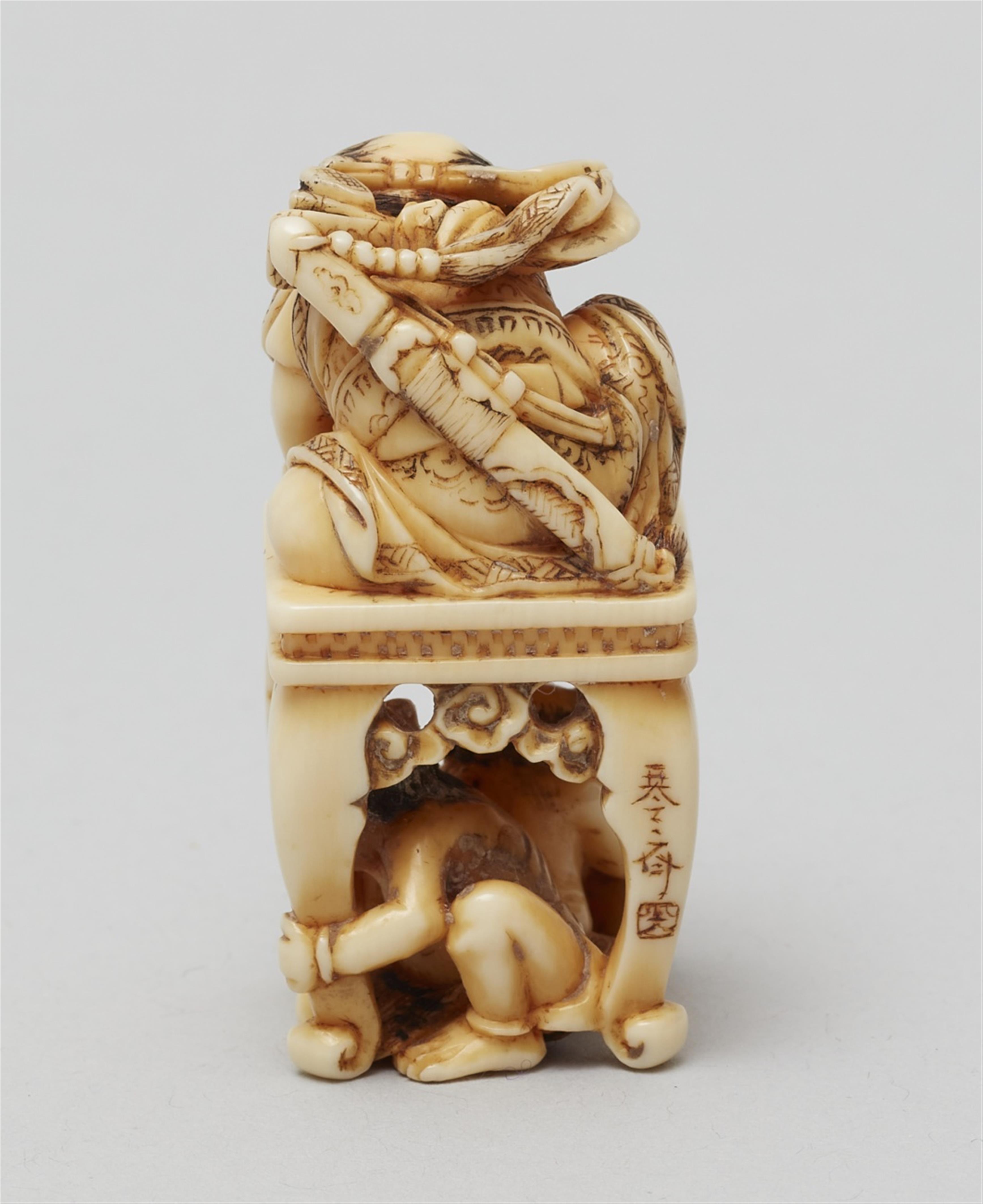 An ivory netsuke of Shoki with two oni. Mid-19th century - image-3